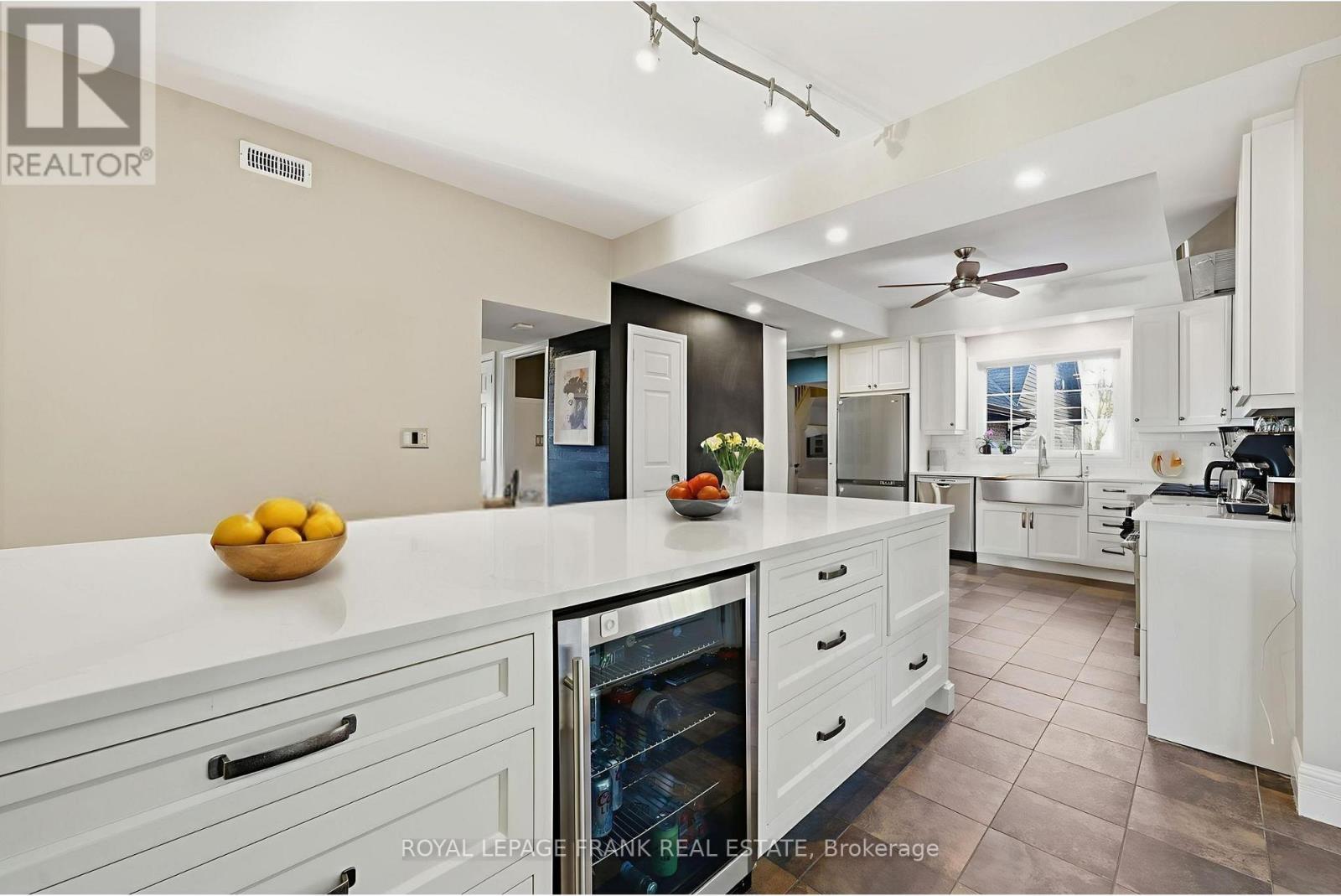 300 Snug Harbour Road, Kawartha Lakes (Fenelon), Ontario  K9V 4R6 - Photo 18 - X12566630