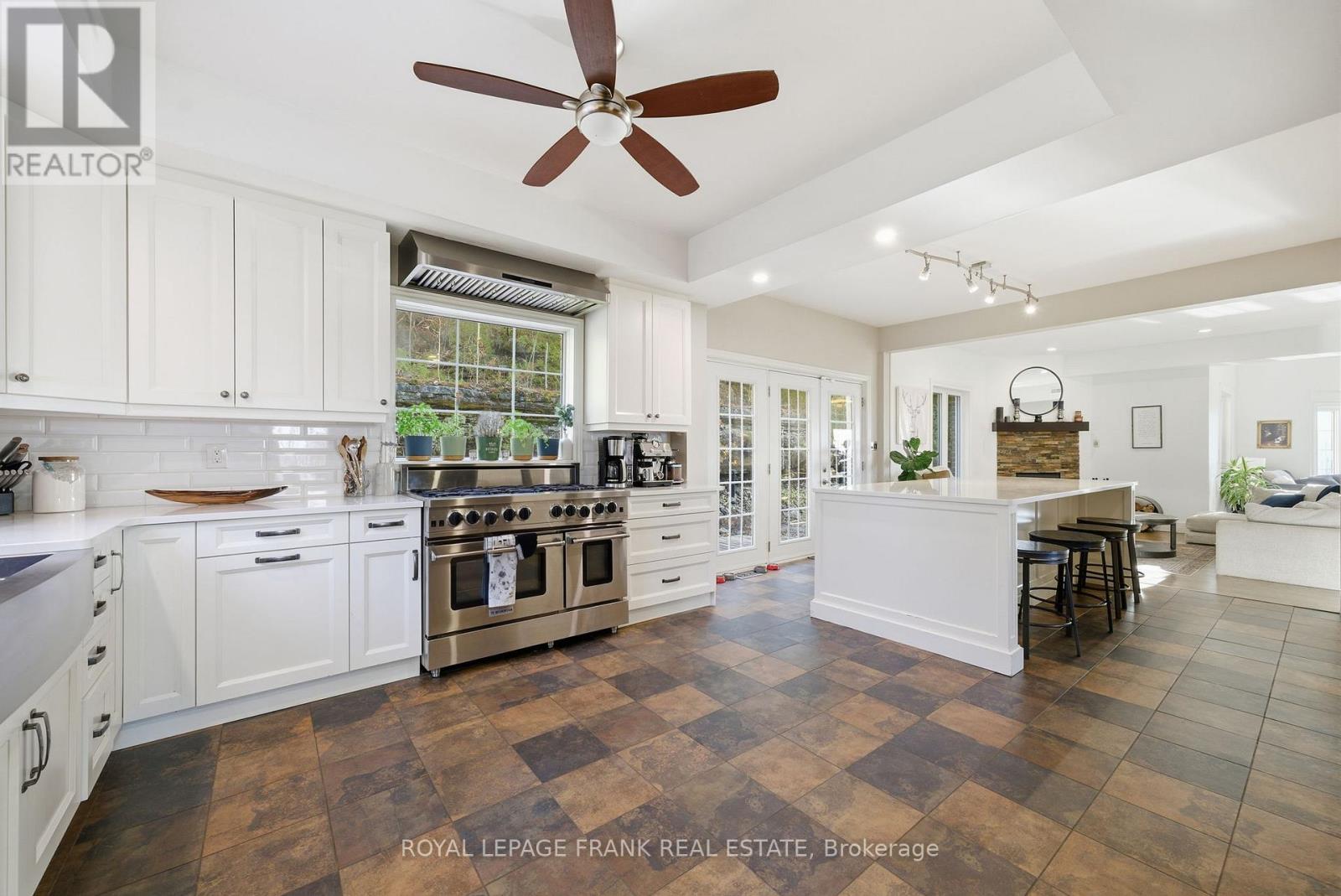 300 Snug Harbour Road, Kawartha Lakes (Fenelon), Ontario  K9V 4R6 - Photo 21 - X12566630