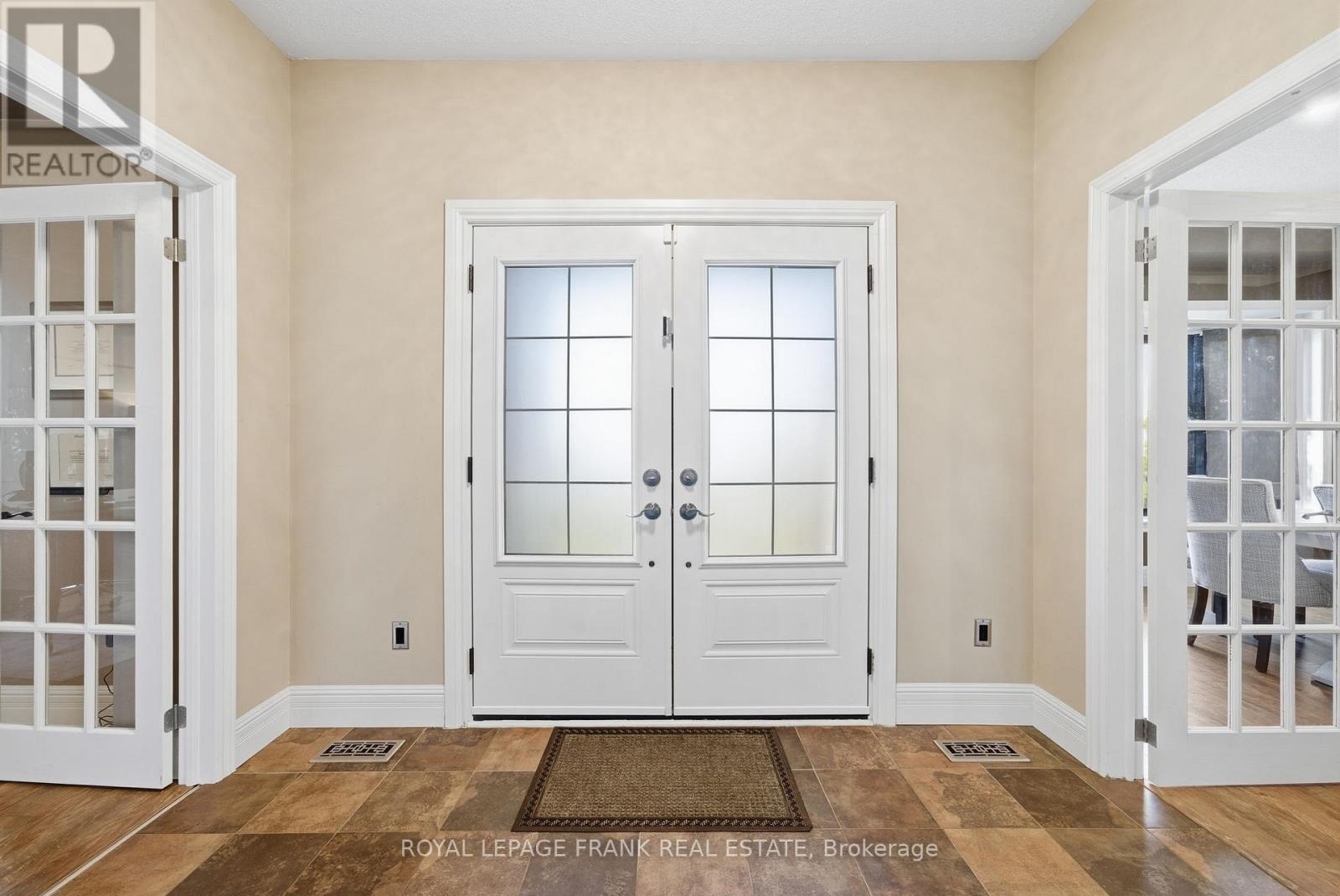 300 Snug Harbour Road, Kawartha Lakes (Fenelon), Ontario  K9V 4R6 - Photo 9 - X12566630