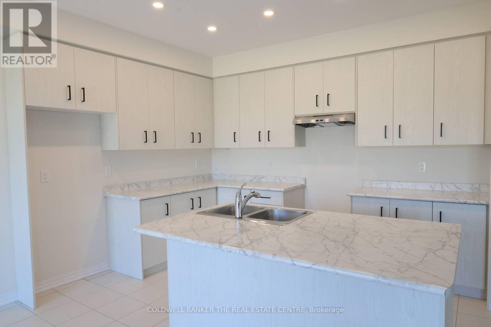 6 Fisher Road, Kawartha Lakes (Lindsay), Ontario  K9V 0P9 - Photo 10 - X12566954