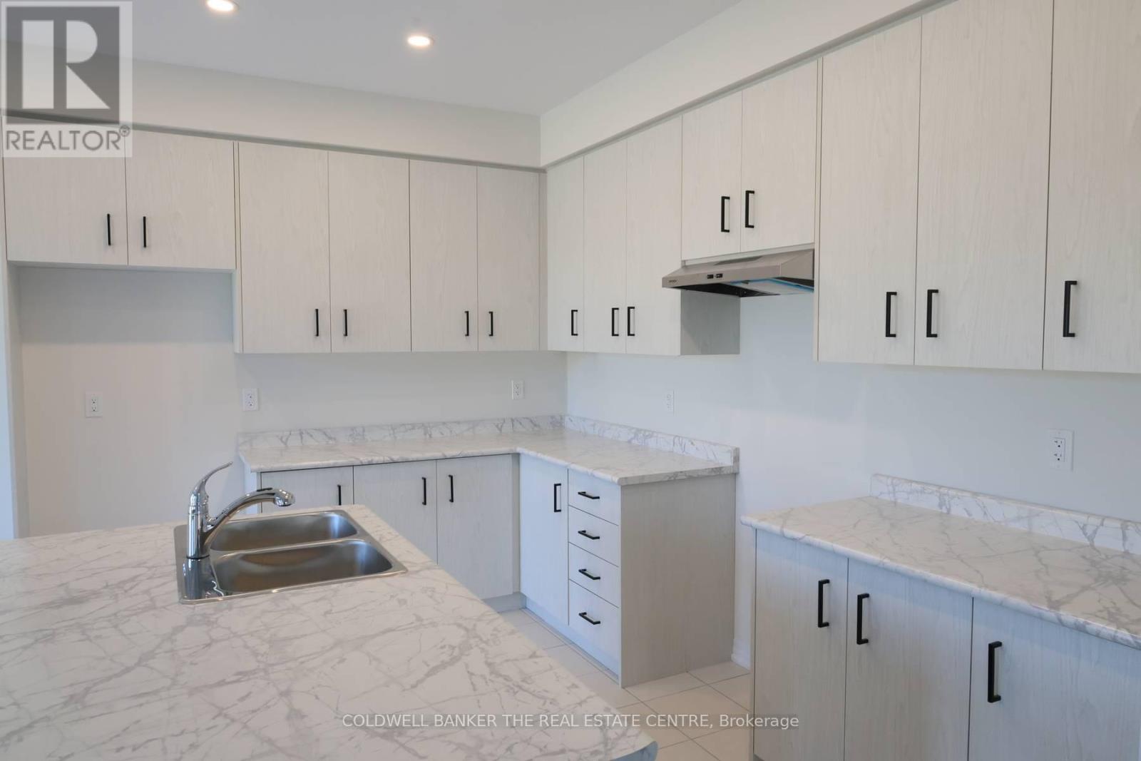 6 Fisher Road, Kawartha Lakes (Lindsay), Ontario  K9V 0P9 - Photo 12 - X12566954