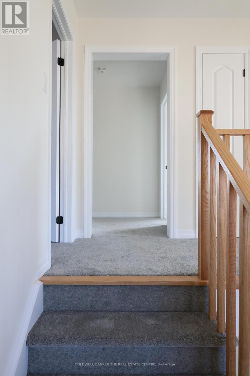 6 Fisher Road, Kawartha Lakes (Lindsay), Ontario  K9V 0P9 - Photo 19 - X12566954