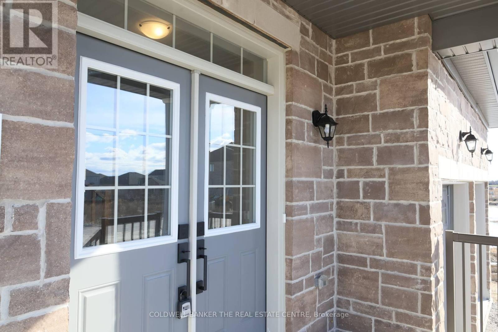 6 Fisher Road, Kawartha Lakes (Lindsay), Ontario  K9V 0P9 - Photo 3 - X12566954