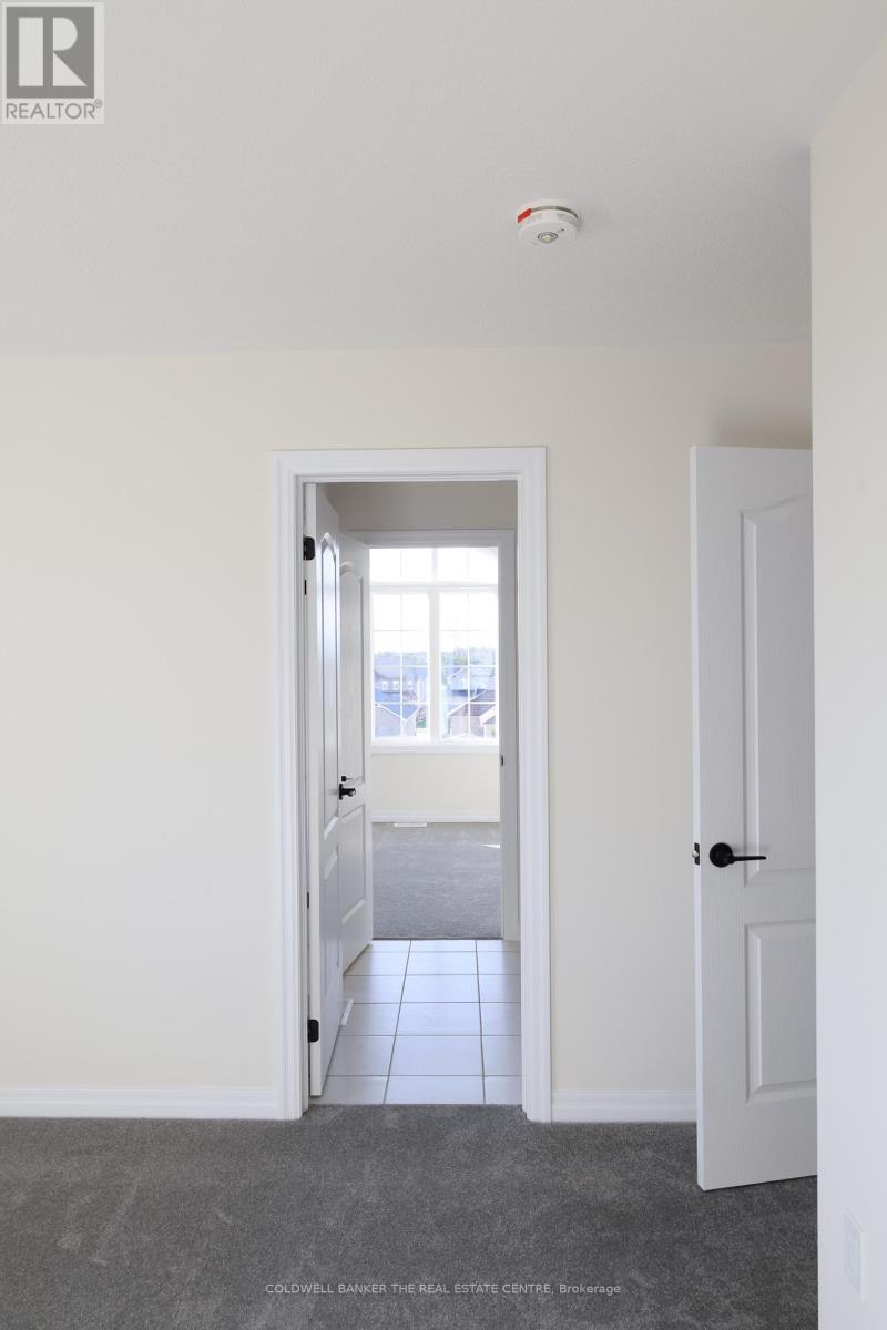 6 Fisher Road, Kawartha Lakes (Lindsay), Ontario  K9V 0P9 - Photo 32 - X12566954