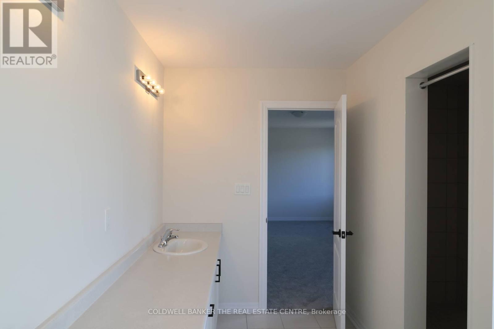 6 Fisher Road, Kawartha Lakes (Lindsay), Ontario  K9V 0P9 - Photo 38 - X12566954