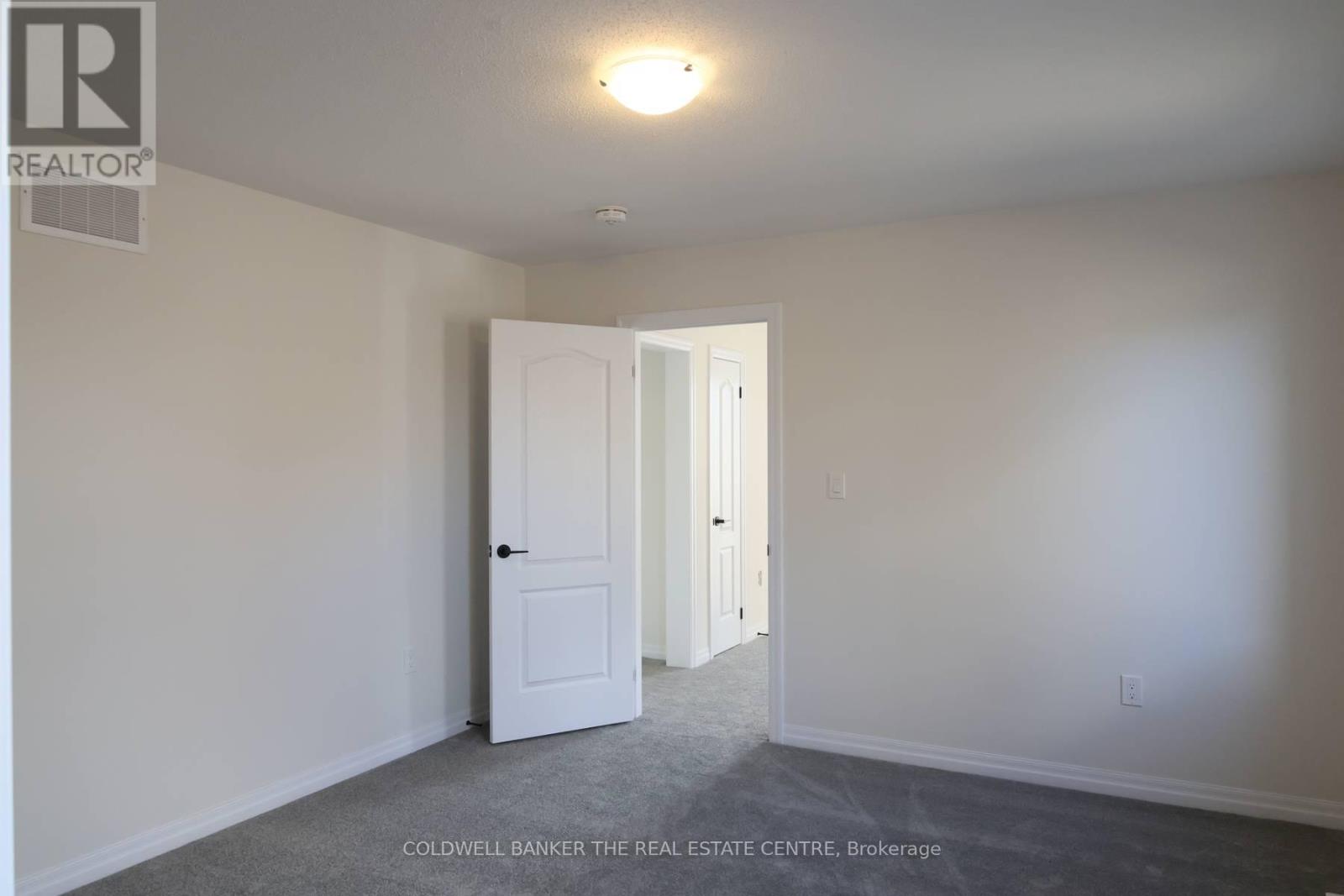 6 Fisher Road, Kawartha Lakes (Lindsay), Ontario  K9V 0P9 - Photo 40 - X12566954