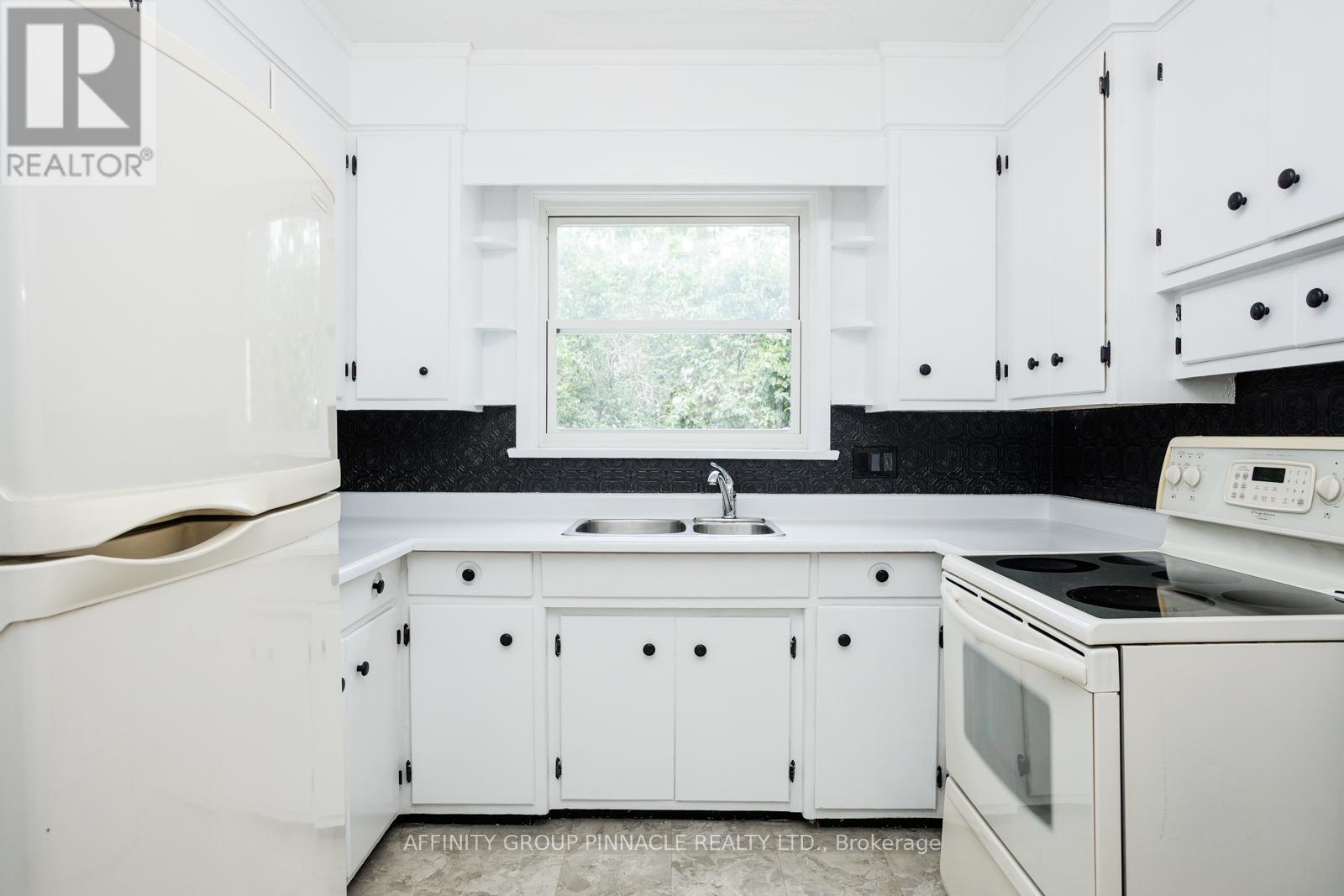 22 Sunset Court, Kawartha Lakes (Lindsay), Ontario  K9V 2S1 - Photo 14 - X12567384