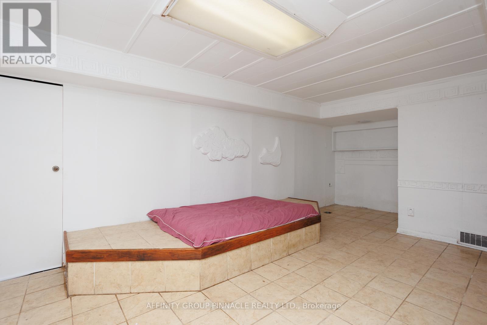 22 Sunset Court, Kawartha Lakes (Lindsay), Ontario  K9V 2S1 - Photo 36 - X12567384