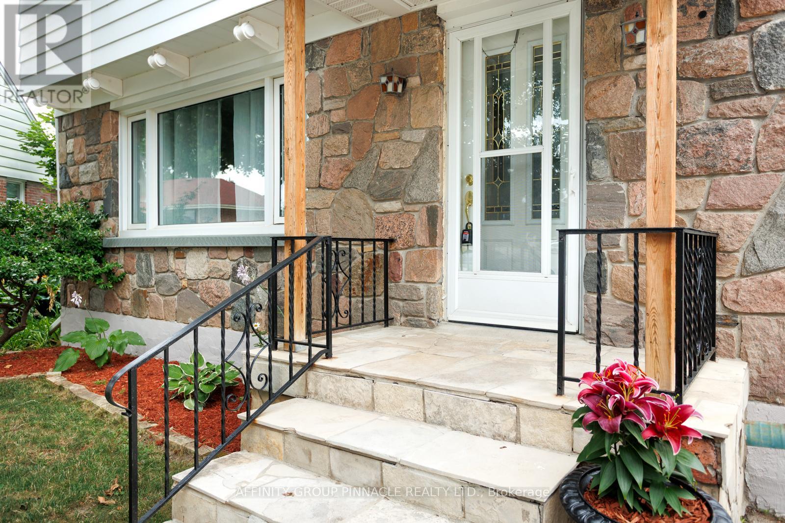 22 Sunset Court, Kawartha Lakes (Lindsay), Ontario  K9V 2S1 - Photo 4 - X12567384