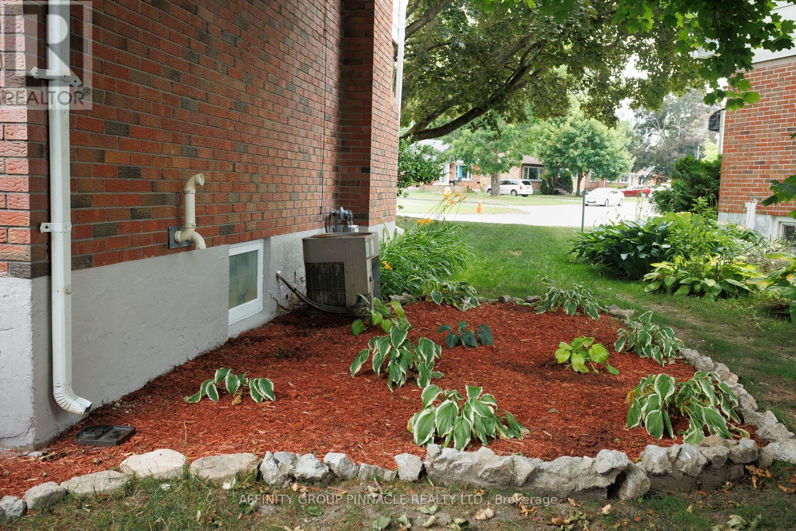 22 Sunset Court, Kawartha Lakes (Lindsay), Ontario  K9V 2S1 - Photo 43 - X12567384