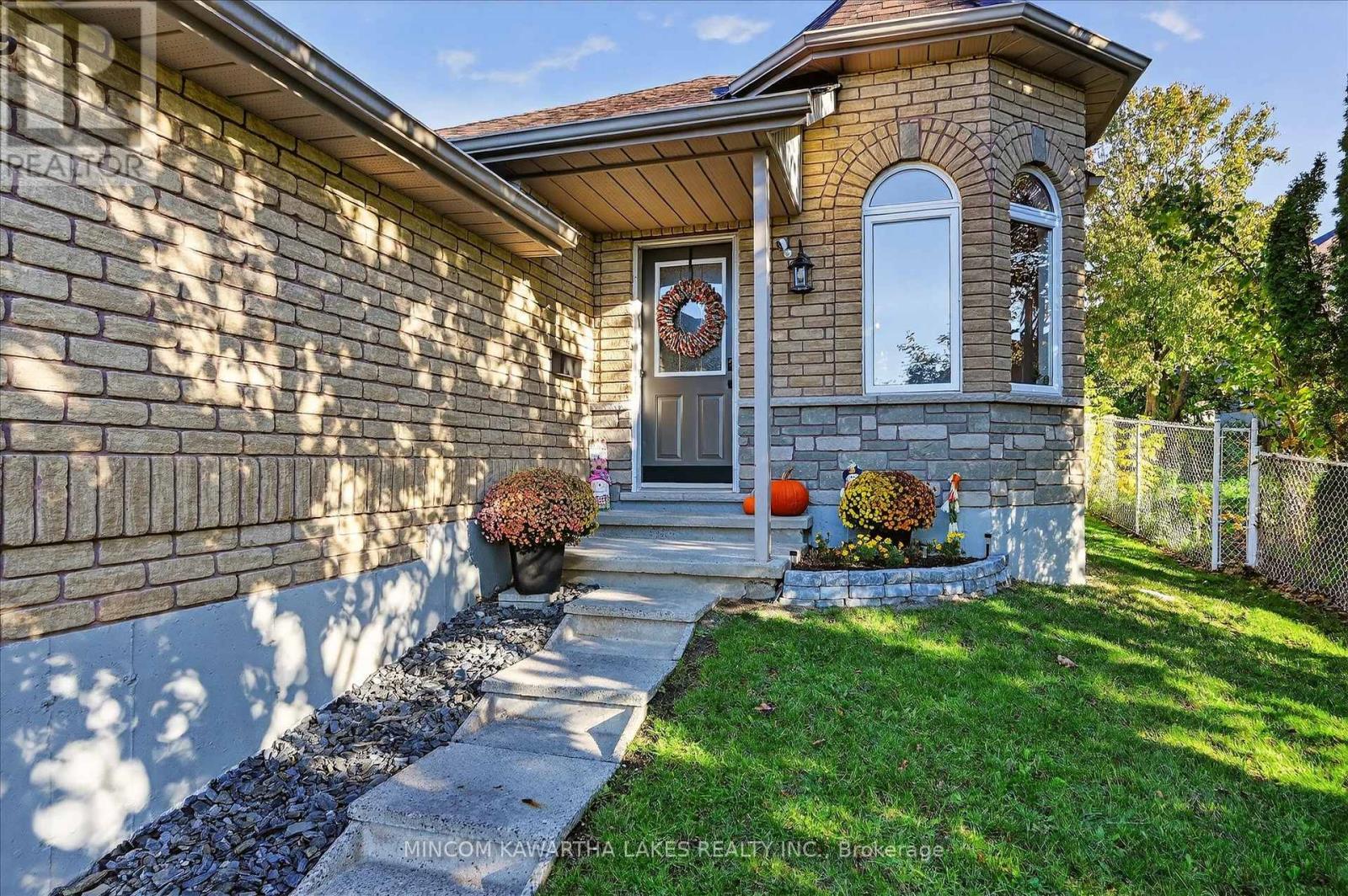 105 Haden Avenue, Peterborough (Northcrest Ward 5), Ontario  K9H 7P7 - Photo 5 - X12567694