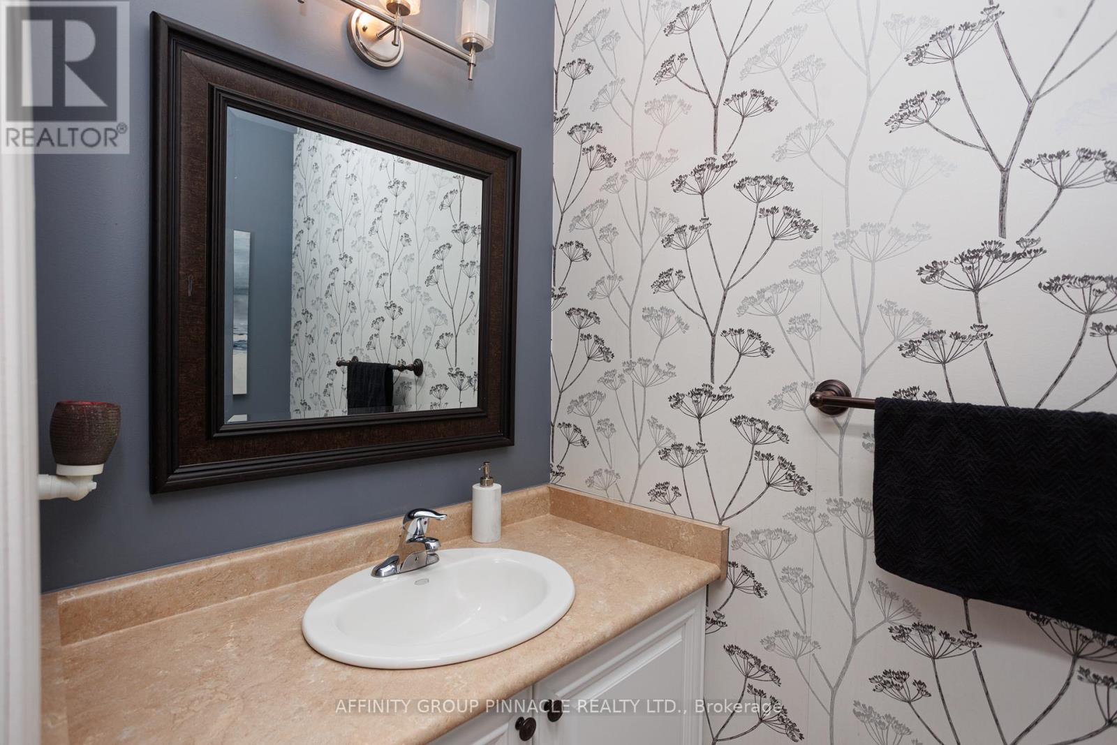 31 Ellis Crescent, Kawartha Lakes (Lindsay), Ontario  K9V 0A5 - Photo 11 - X12568208