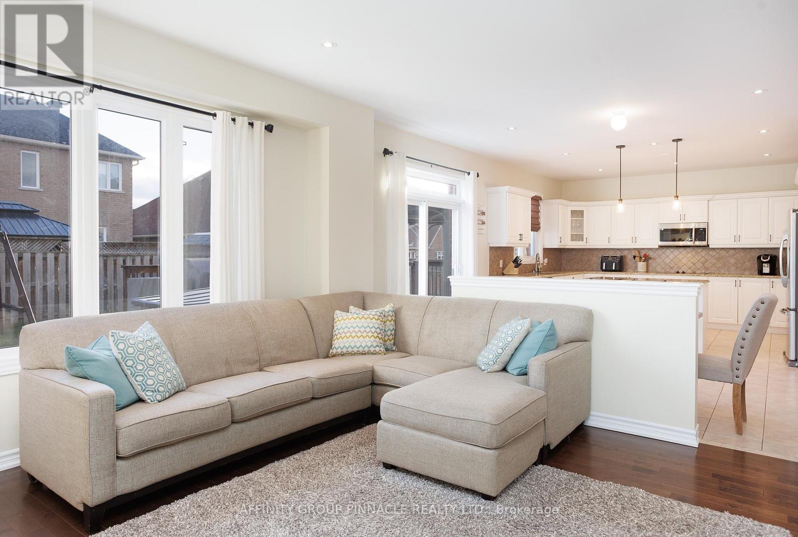 31 Ellis Crescent, Kawartha Lakes (Lindsay), Ontario  K9V 0A5 - Photo 18 - X12568208