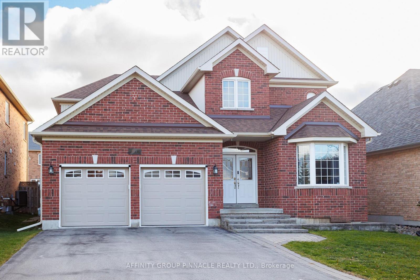 31 Ellis Crescent, Kawartha Lakes (Lindsay), Ontario  K9V 0A5 - Photo 2 - X12568208