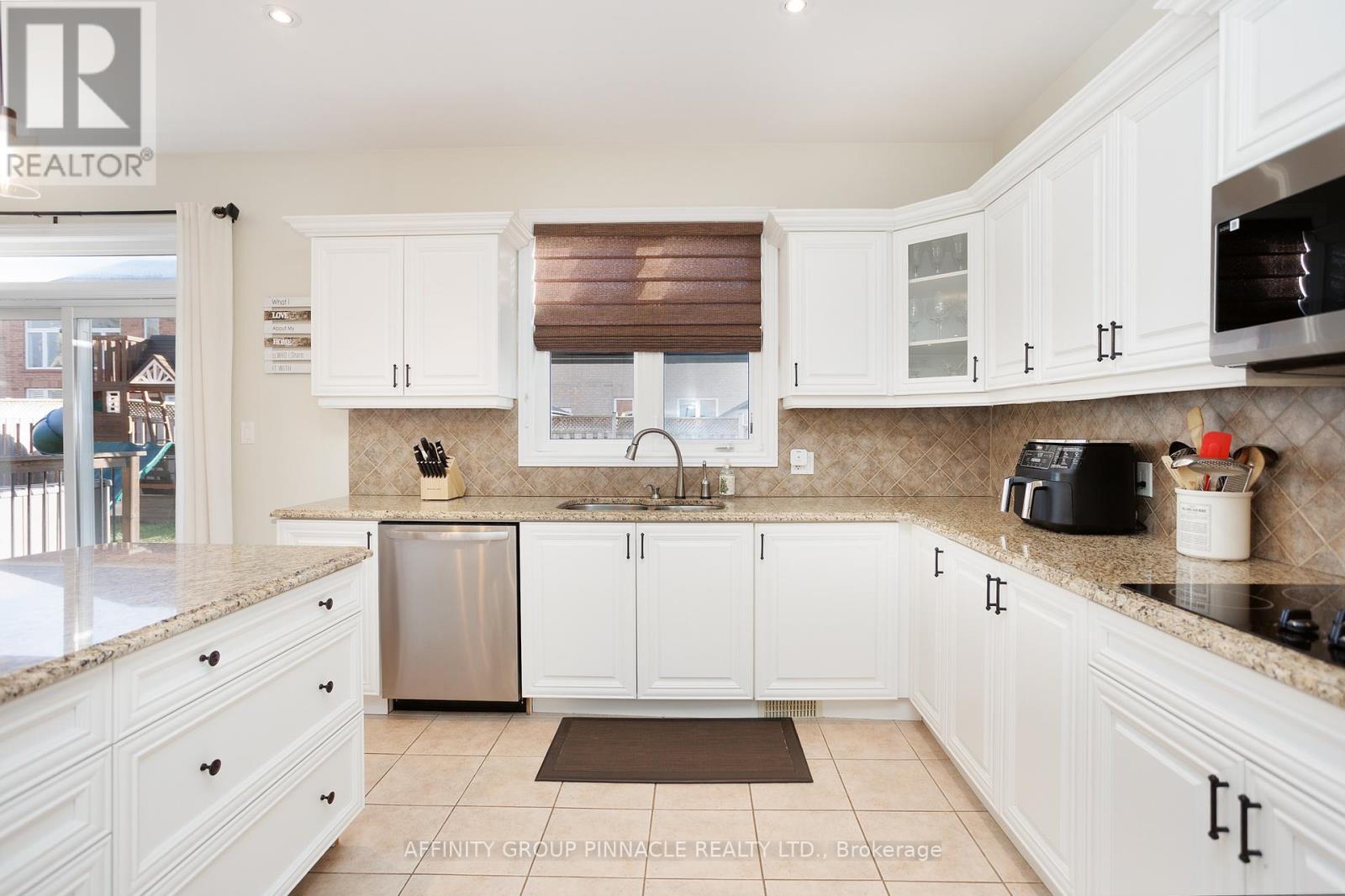 31 Ellis Crescent, Kawartha Lakes (Lindsay), Ontario  K9V 0A5 - Photo 22 - X12568208