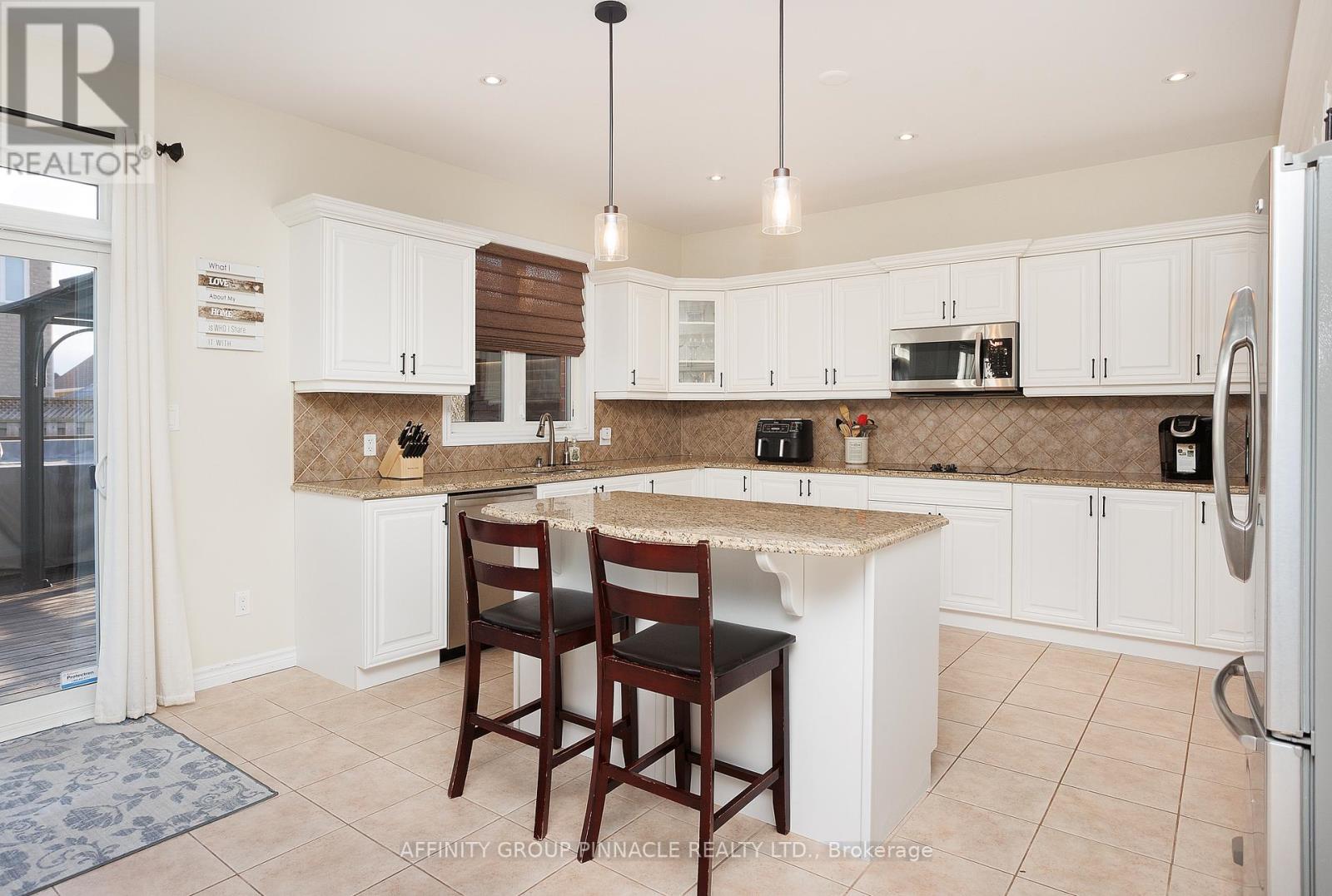 31 Ellis Crescent, Kawartha Lakes (Lindsay), Ontario  K9V 0A5 - Photo 24 - X12568208