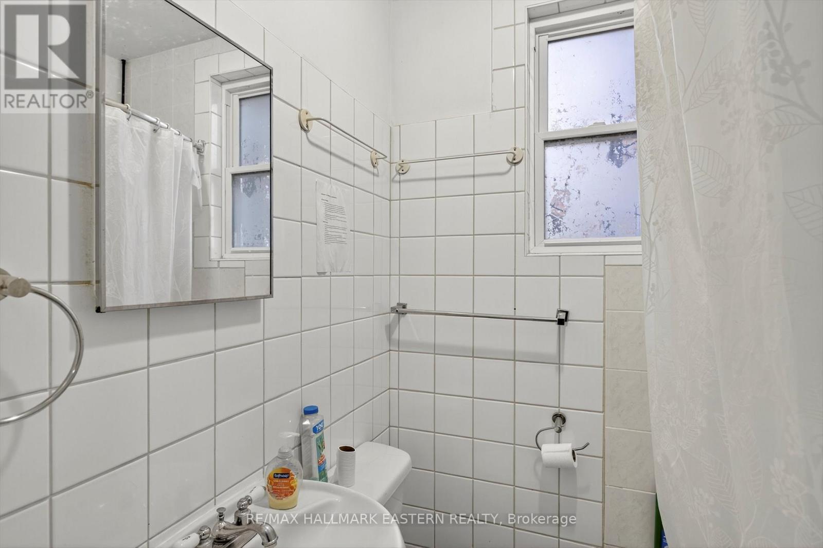 271 Thomas Street, Peterborough (Town Ward 3), Ontario  K9J 5E7 - Photo 10 - X12568548