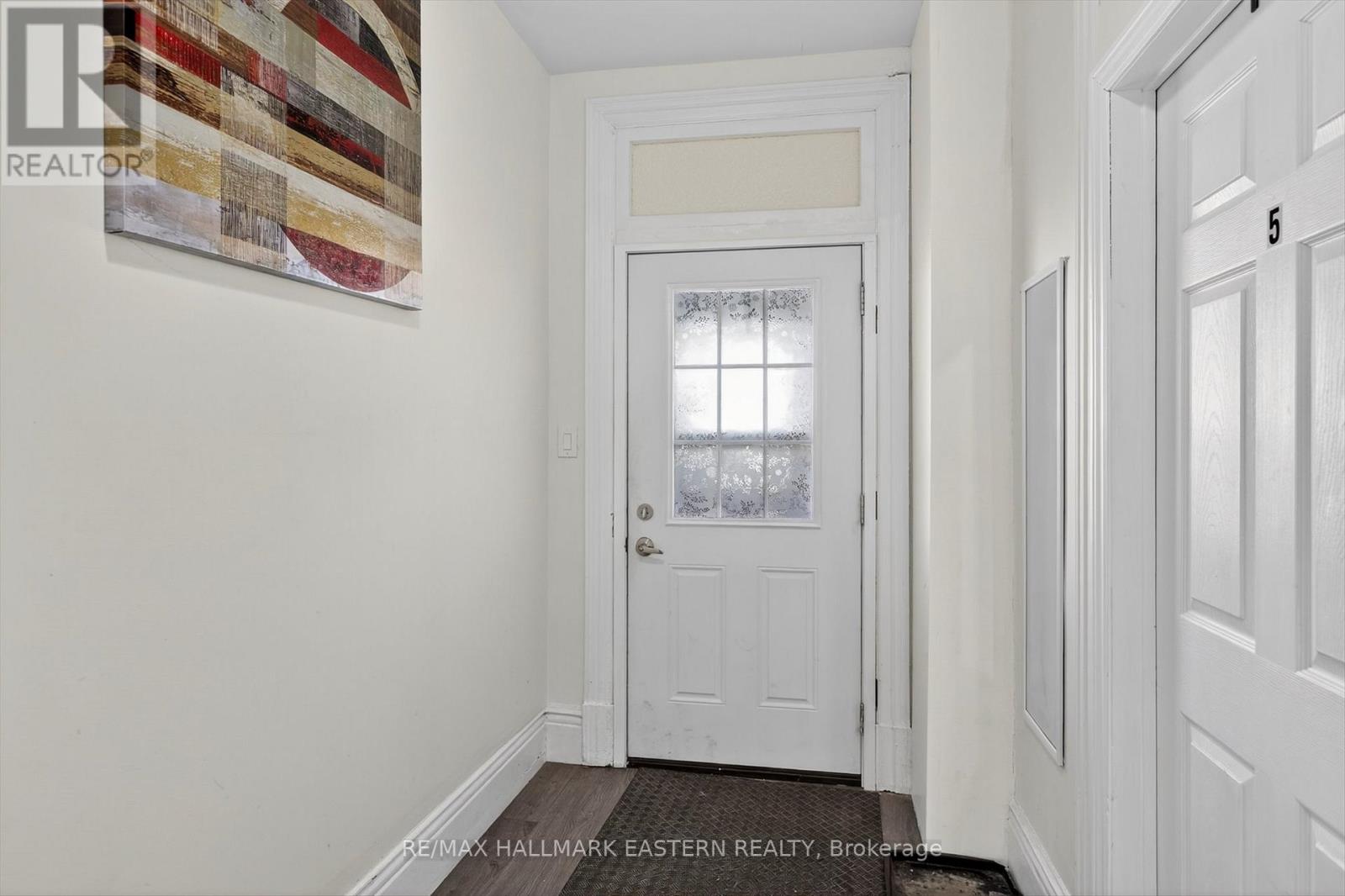 271 Thomas Street, Peterborough (Town Ward 3), Ontario  K9J 5E7 - Photo 11 - X12568548