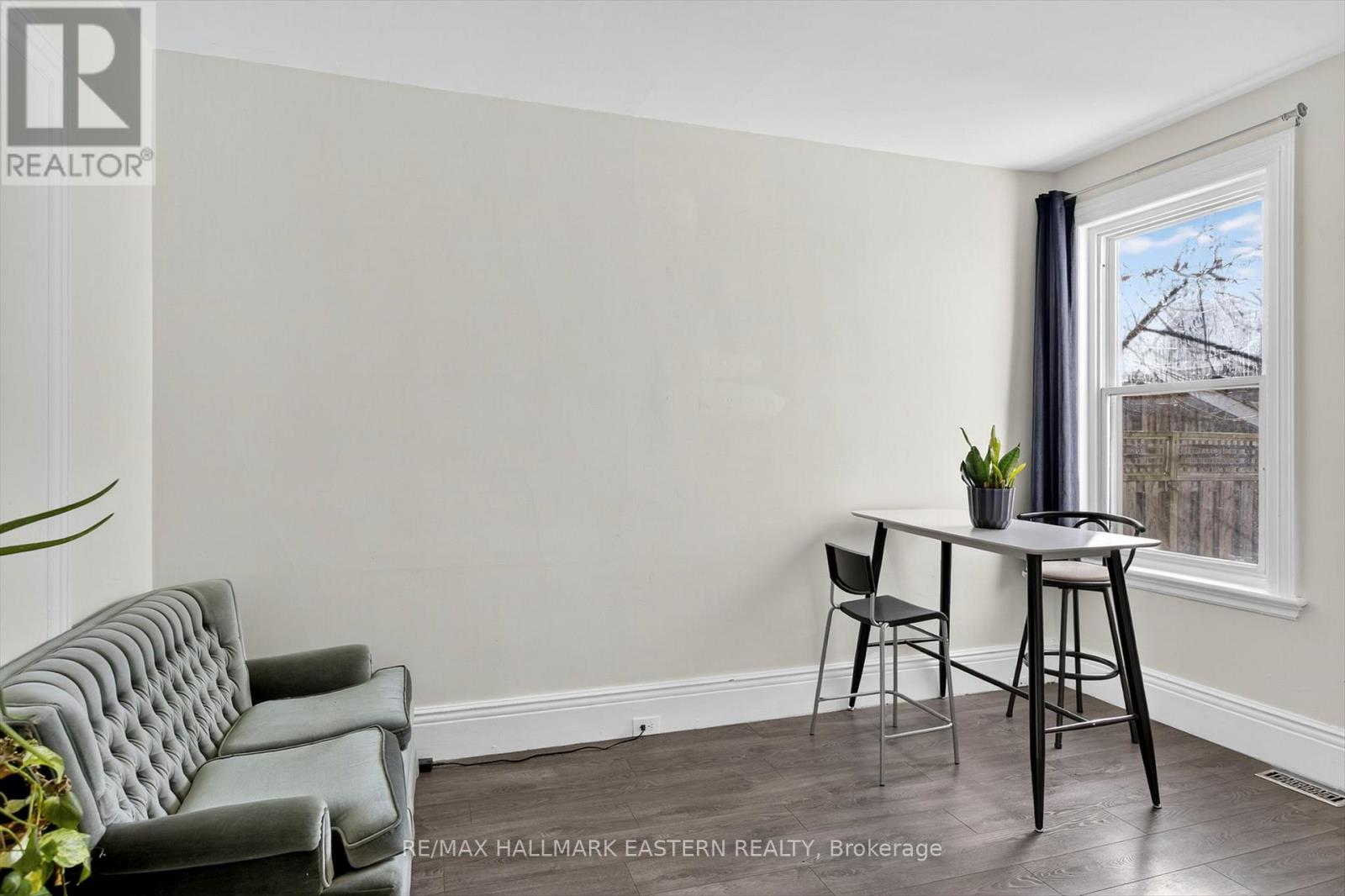 271 Thomas Street, Peterborough (Town Ward 3), Ontario  K9J 5E7 - Photo 12 - X12568548