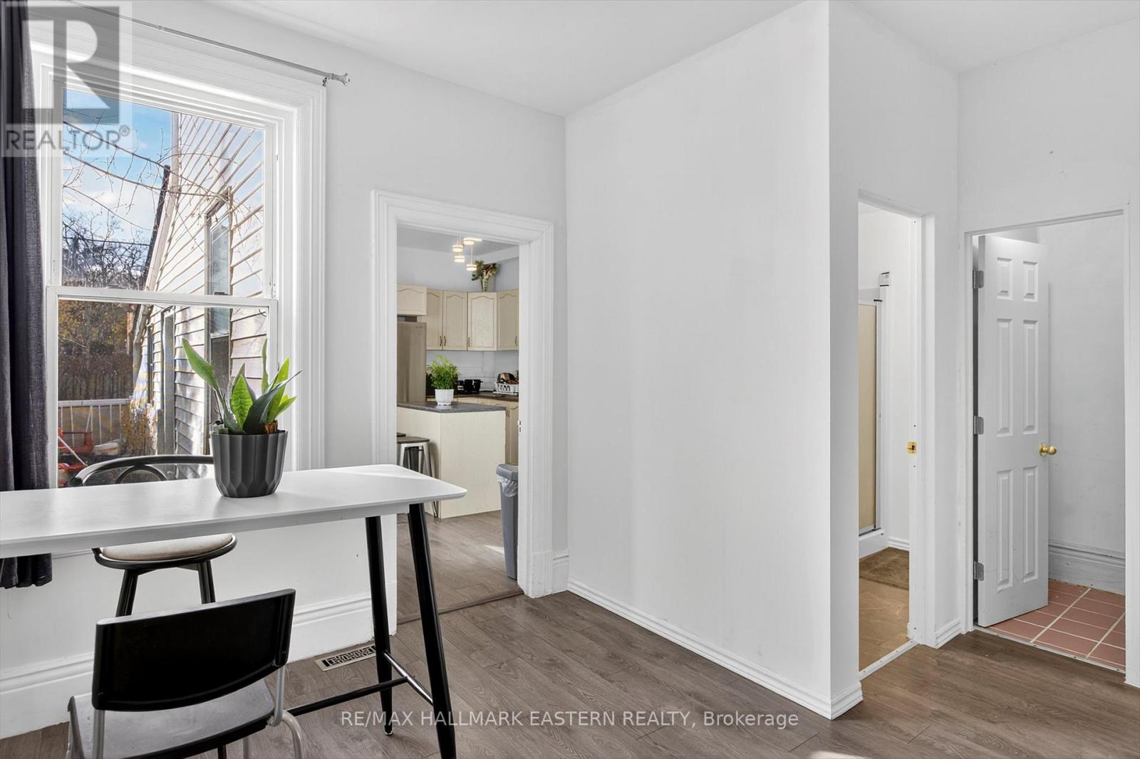 271 Thomas Street, Peterborough (Town Ward 3), Ontario  K9J 5E7 - Photo 14 - X12568548