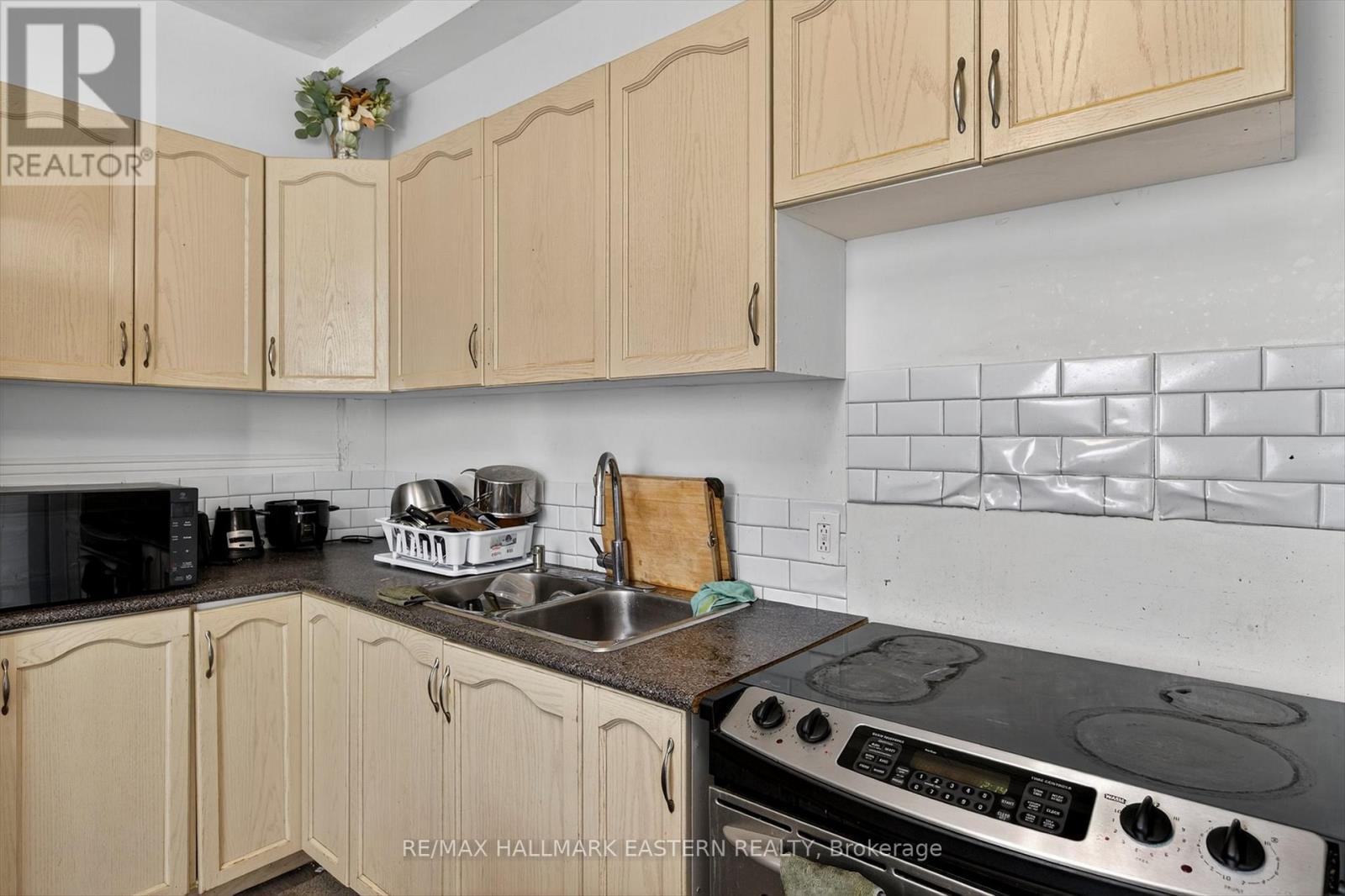 271 Thomas Street, Peterborough (Town Ward 3), Ontario  K9J 5E7 - Photo 19 - X12568548