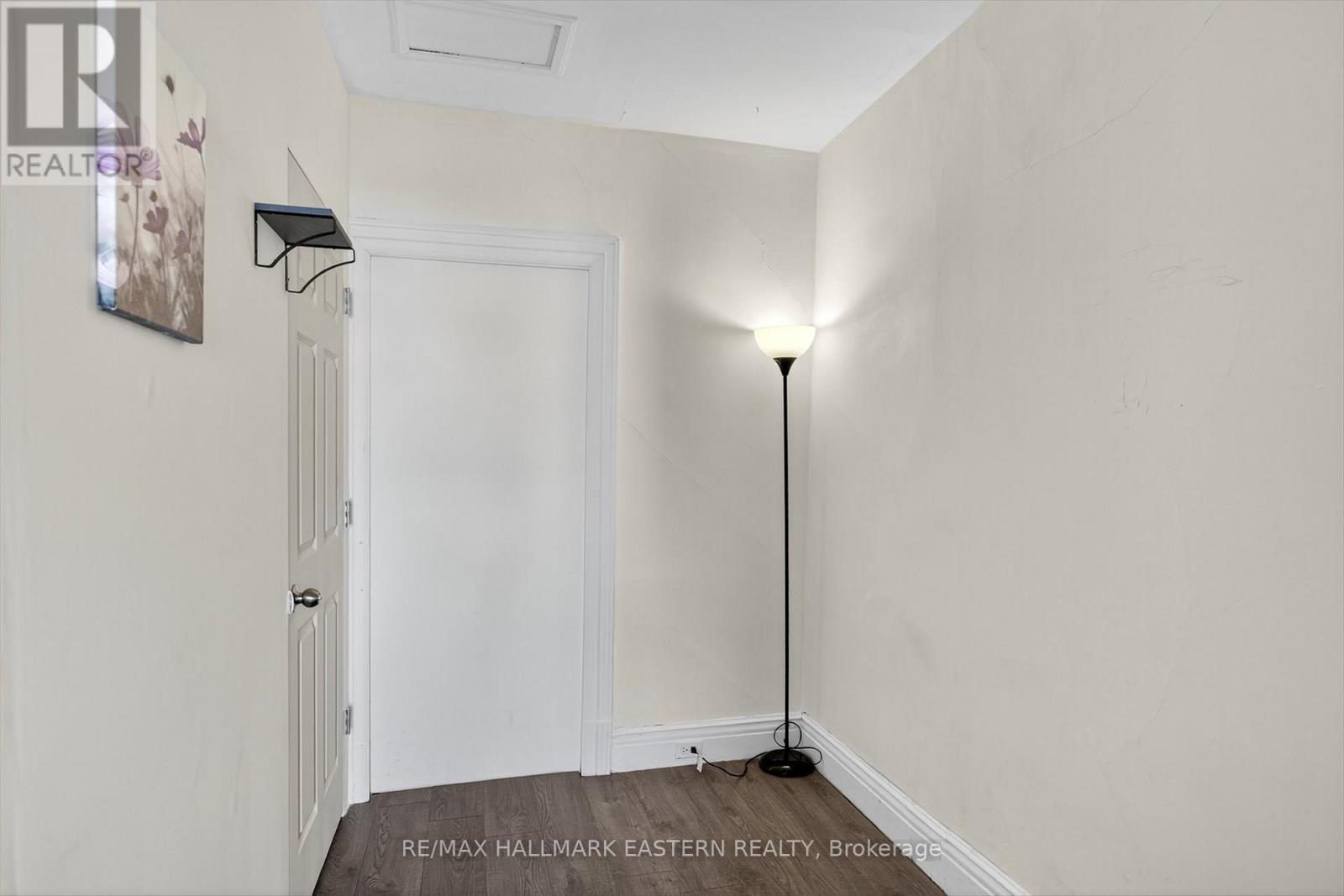 271 Thomas Street, Peterborough (Town Ward 3), Ontario  K9J 5E7 - Photo 32 - X12568548