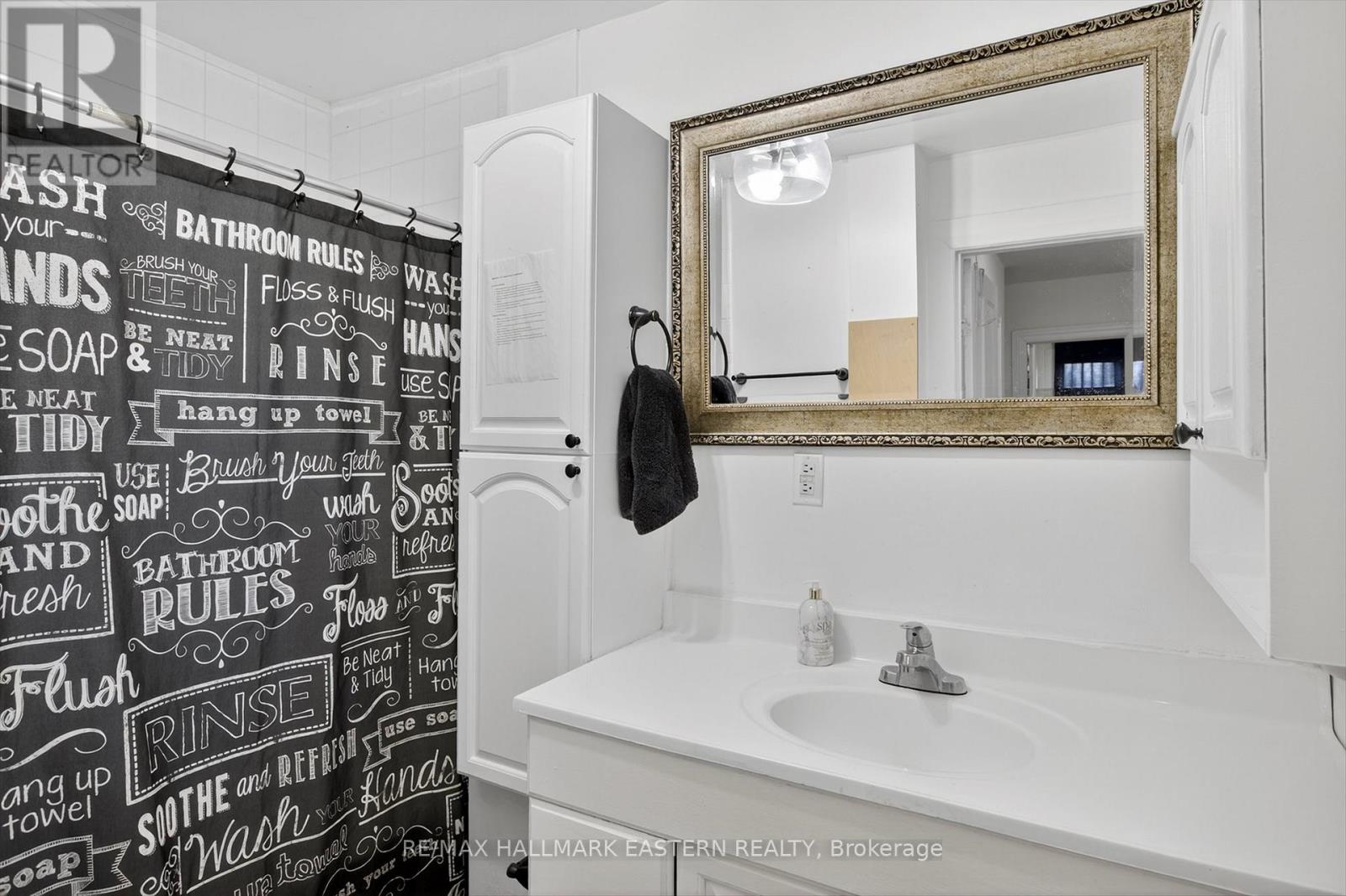 271 Thomas Street, Peterborough (Town Ward 3), Ontario  K9J 5E7 - Photo 37 - X12568548