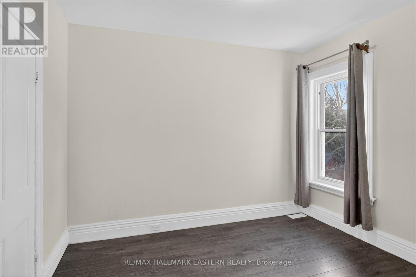 271 Thomas Street, Peterborough (Town Ward 3), Ontario  K9J 5E7 - Photo 38 - X12568548