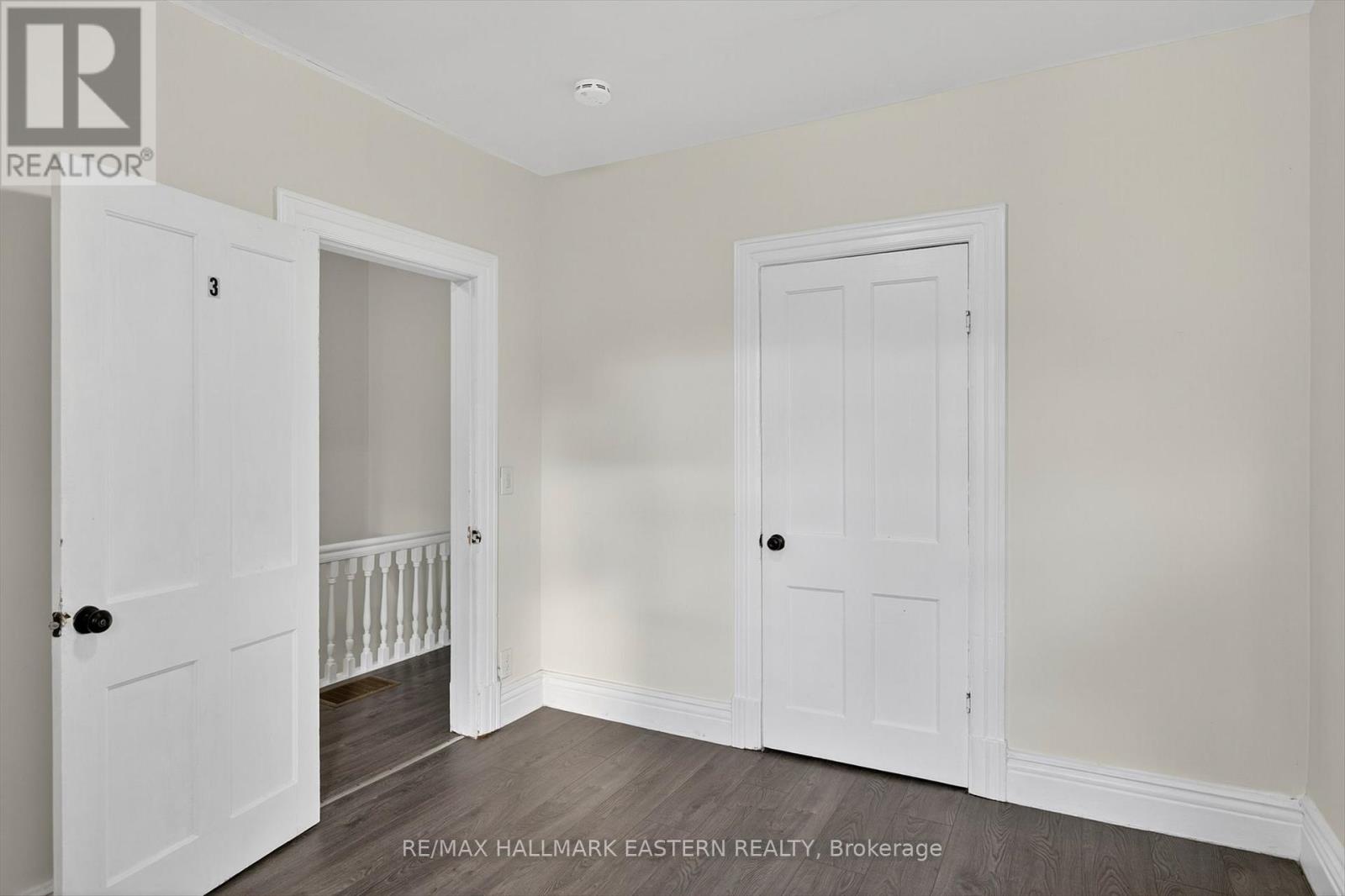 271 Thomas Street, Peterborough (Town Ward 3), Ontario  K9J 5E7 - Photo 39 - X12568548