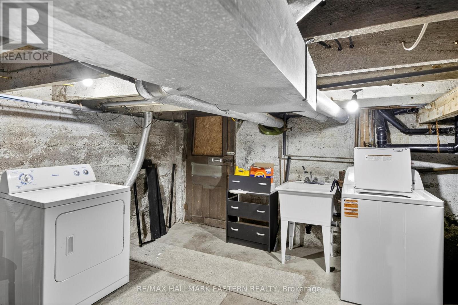 271 Thomas Street, Peterborough (Town Ward 3), Ontario  K9J 5E7 - Photo 44 - X12568548