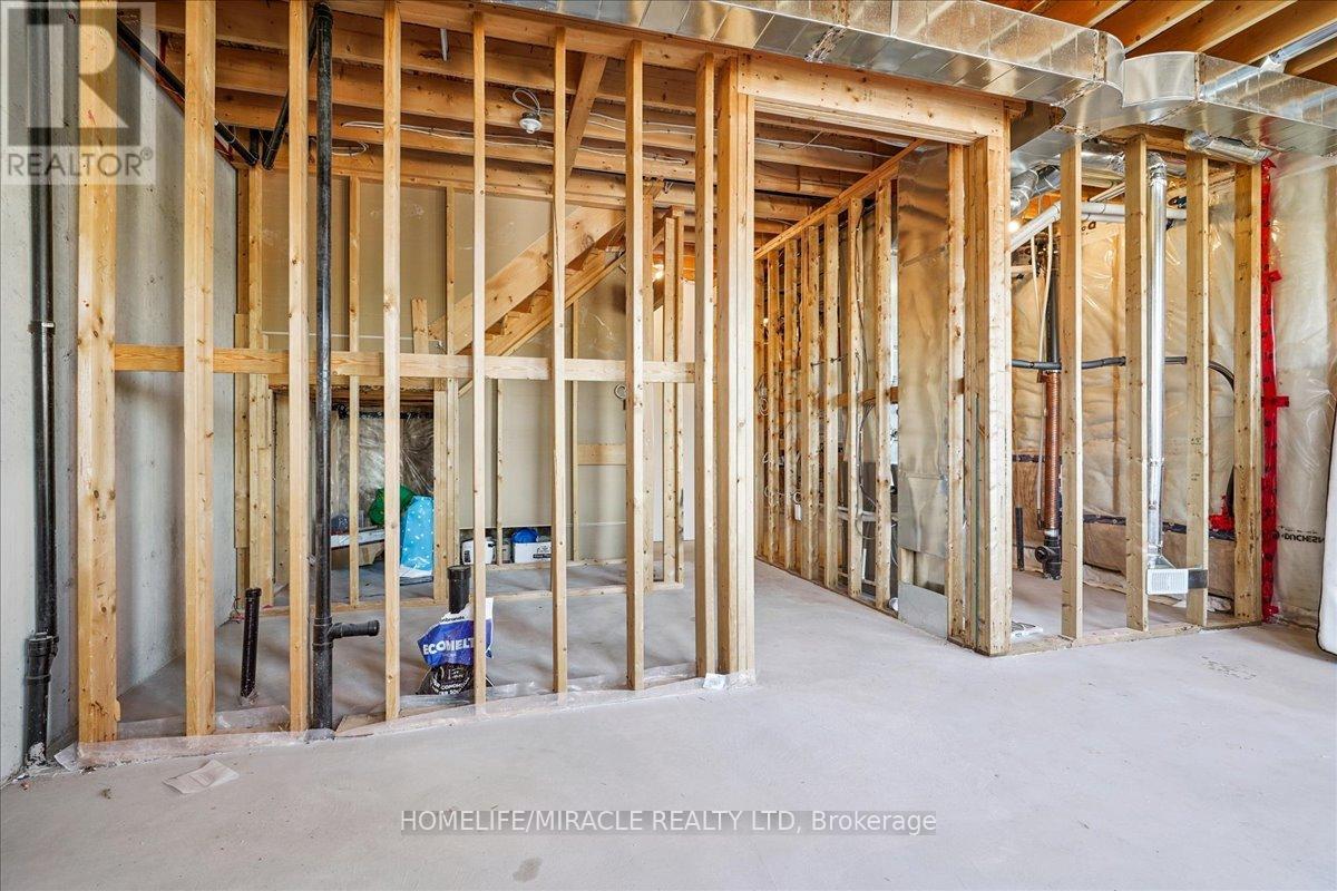 1614 Hetherington Drive, Peterborough (Northcrest Ward 5), Ontario  K9L 1Y7 - Photo 39 - X12570266