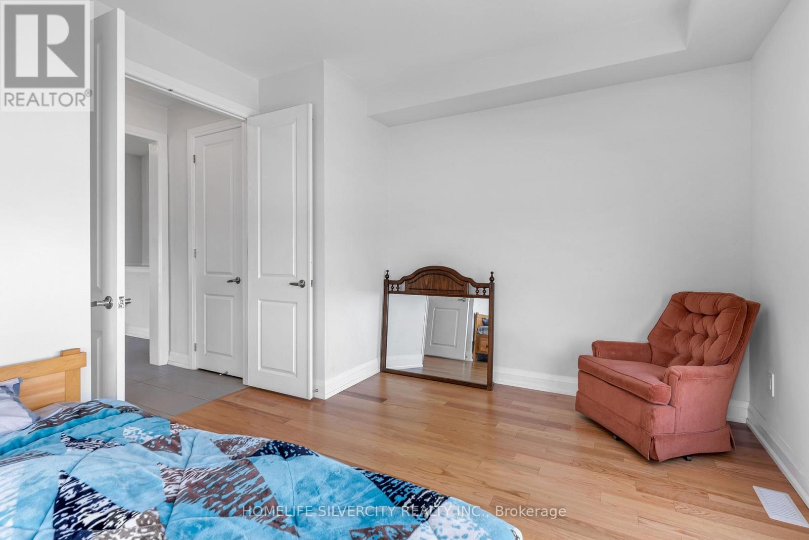 34 Mckay Avenue, Kawartha Lakes (Lindsay), Ontario  K9V 0R2 - Photo 9 - X12570434