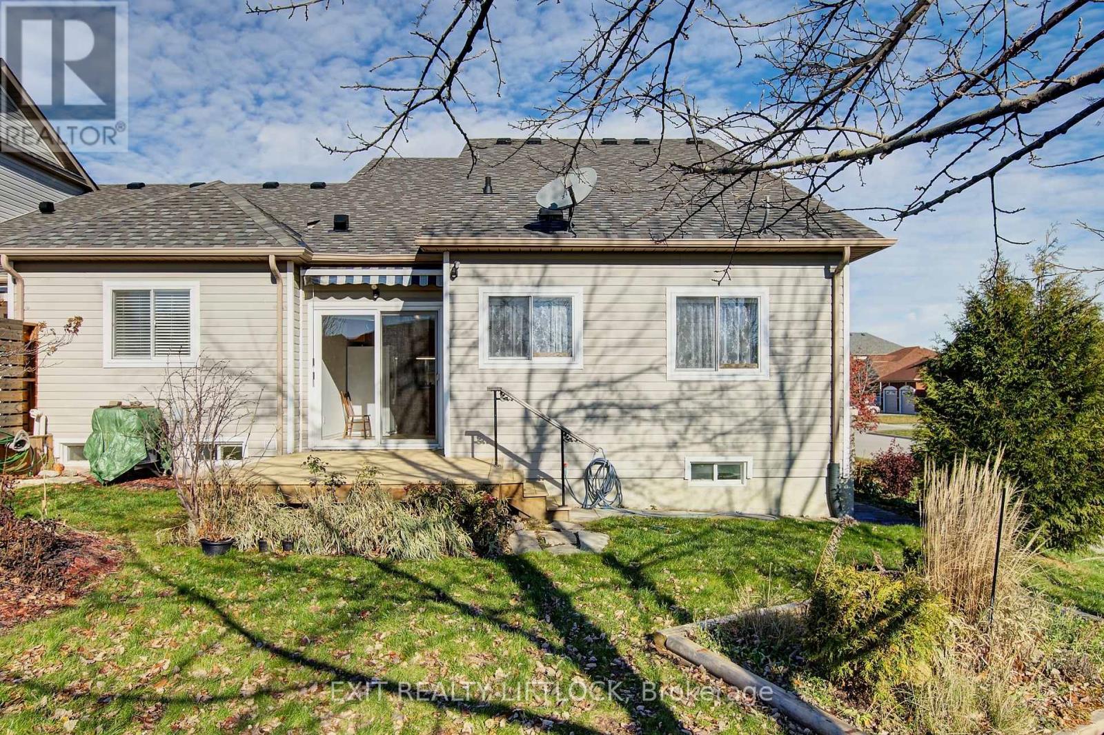 569 Garbutt Terrace, Peterborough (Northcrest Ward 5), Ontario  K9H 7S9 - Photo 3 - X12570890