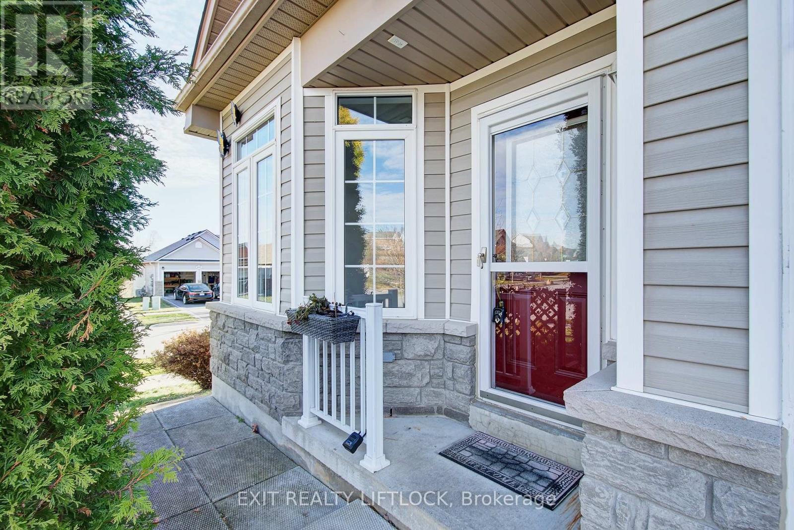 569 Garbutt Terrace, Peterborough (Northcrest Ward 5), Ontario  K9H 7S9 - Photo 5 - X12570890