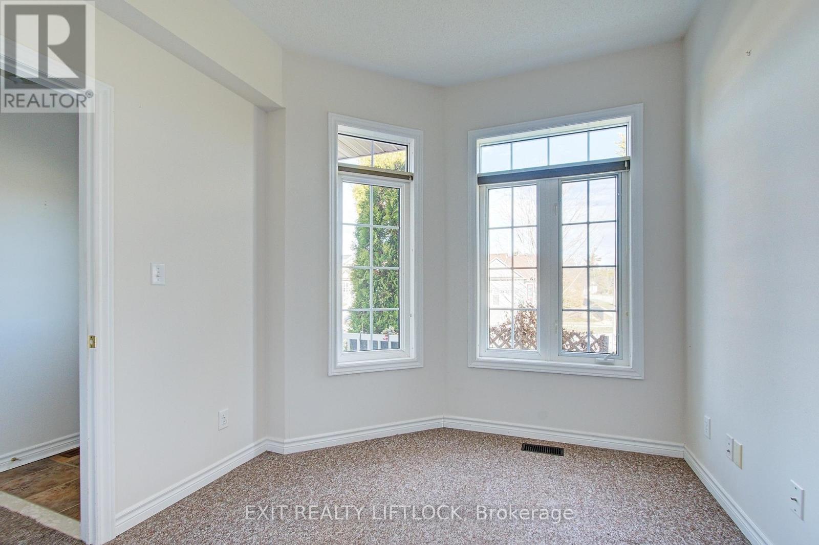 569 Garbutt Terrace, Peterborough (Northcrest Ward 5), Ontario  K9H 7S9 - Photo 6 - X12570890