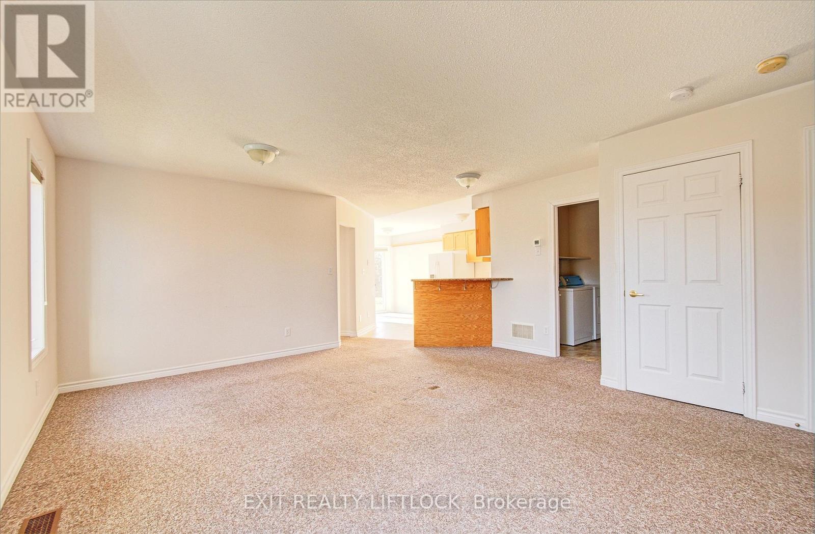 569 Garbutt Terrace, Peterborough (Northcrest Ward 5), Ontario  K9H 7S9 - Photo 9 - X12570890