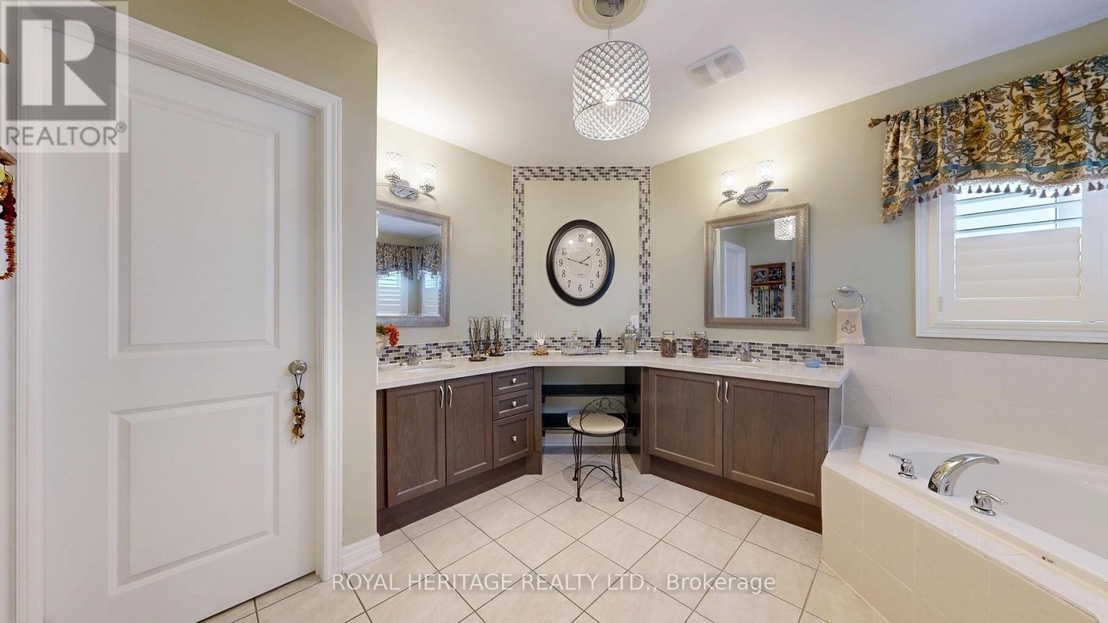 976 Avery Avenue, Peterborough (Monaghan Ward 2), Ontario  K9J 0G9 - Photo 33 - X12570898