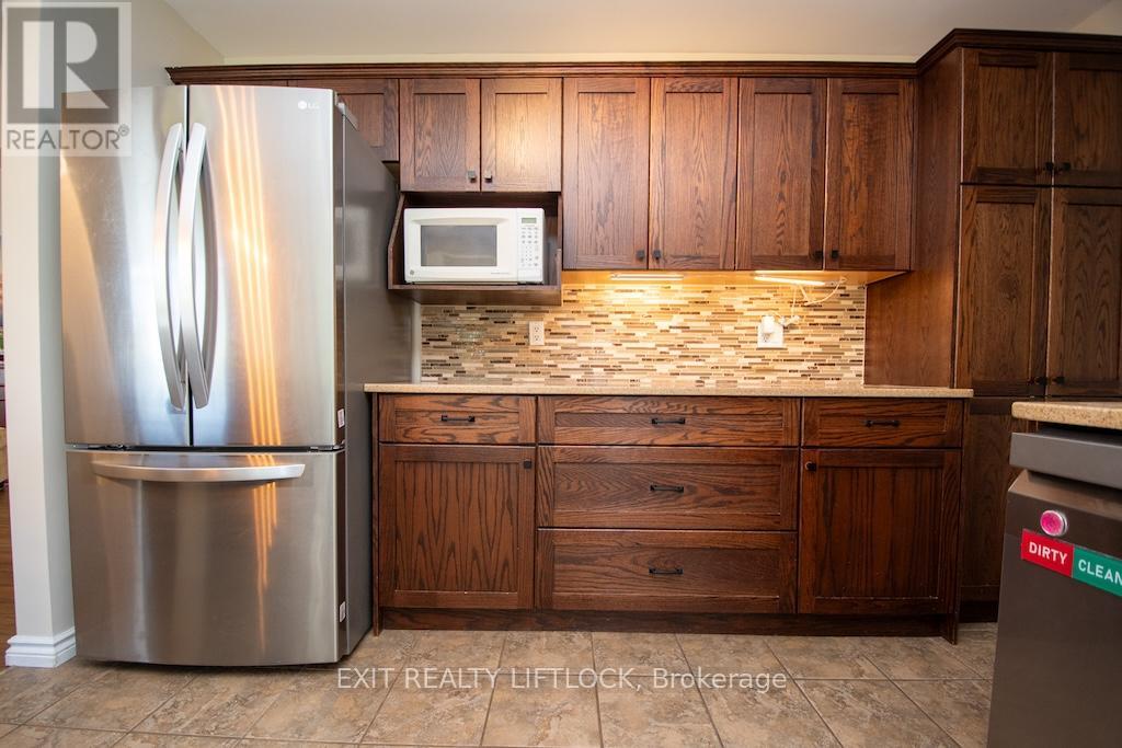 1456 Firwood Crescent, Peterborough (Monaghan Ward 2), Ontario  K9K 1J1 - Photo 12 - X12571344