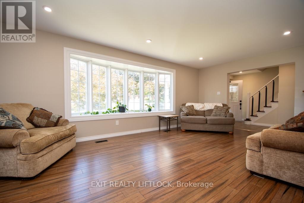 1456 Firwood Crescent, Peterborough (Monaghan Ward 2), Ontario  K9K 1J1 - Photo 6 - X12571344