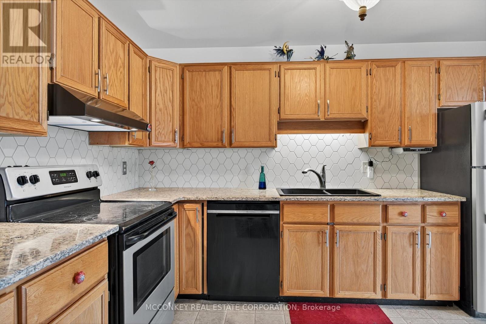 26 - 36 Champlain Crescent, Peterborough (Northcrest Ward 5), Ontario  K9L 1T1 - Photo 10 - X12571402