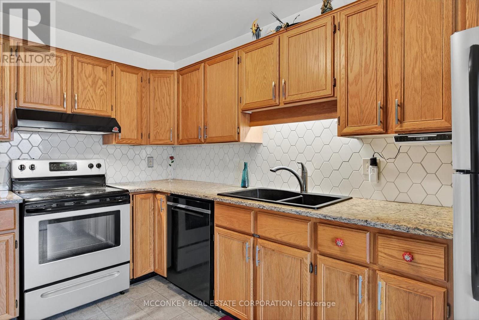 26 - 36 Champlain Crescent, Peterborough (Northcrest Ward 5), Ontario  K9L 1T1 - Photo 11 - X12571402