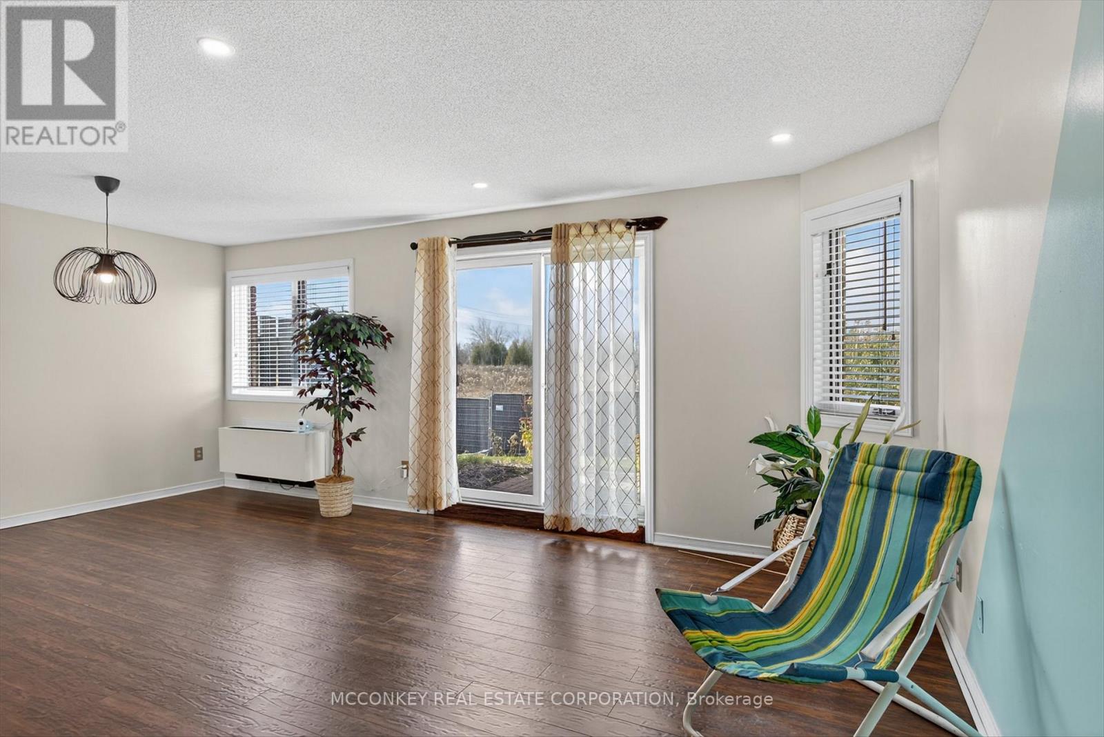 26 - 36 Champlain Crescent, Peterborough (Northcrest Ward 5), Ontario  K9L 1T1 - Photo 4 - X12571402