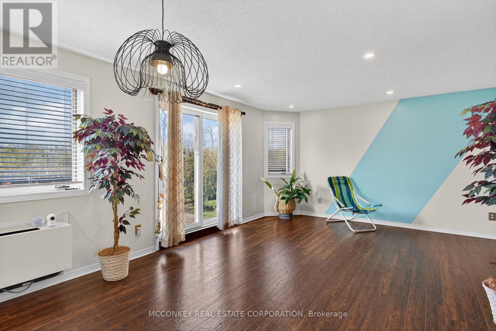 26 - 36 Champlain Crescent, Peterborough (Northcrest Ward 5), Ontario  K9L 1T1 - Photo 5 - X12571402