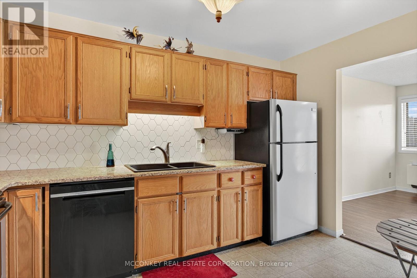 26 - 36 Champlain Crescent, Peterborough (Northcrest Ward 5), Ontario  K9L 1T1 - Photo 9 - X12571402