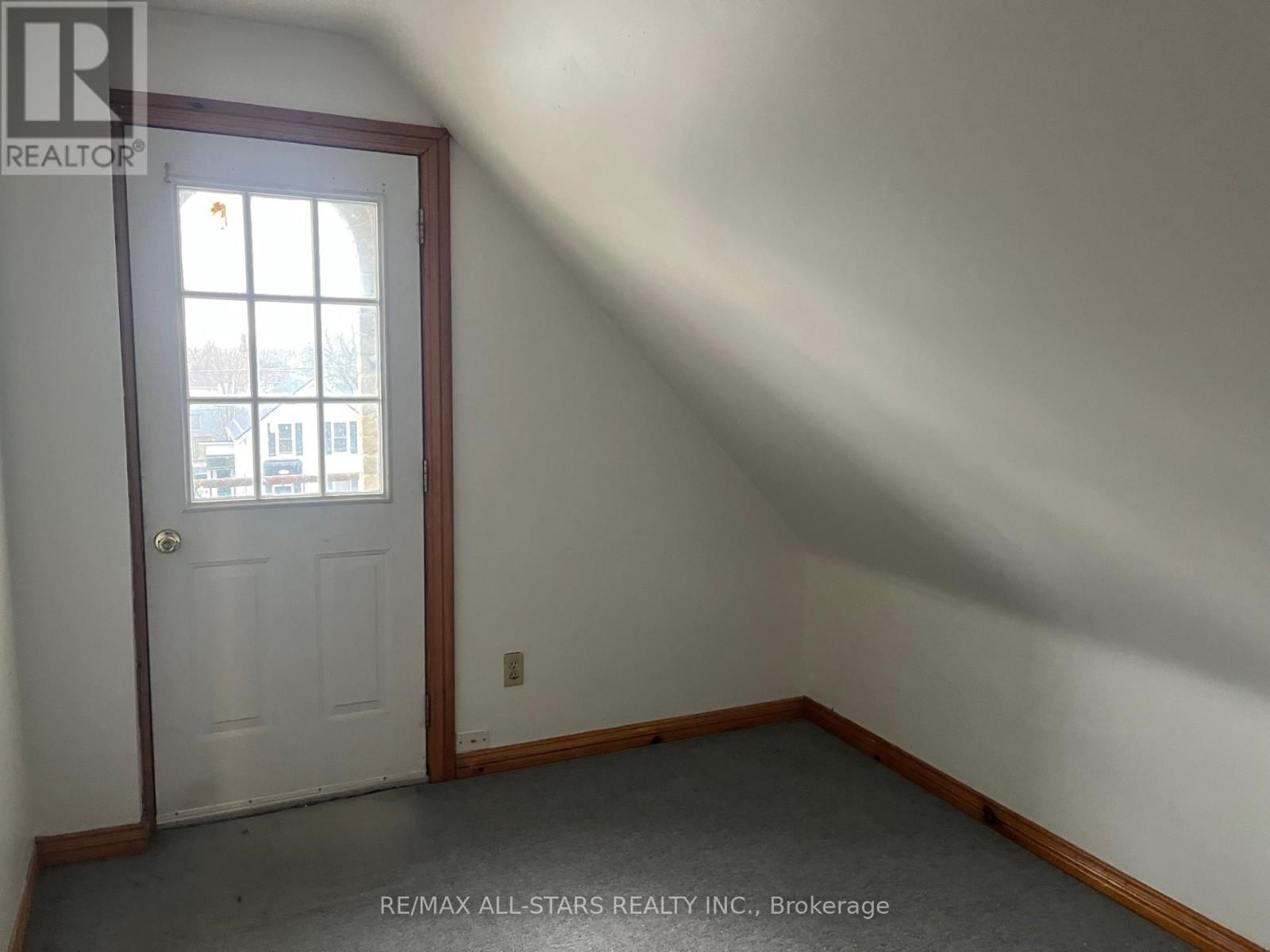 4 - 228 Kent Street W, Kawartha Lakes (Lindsay), Ontario  K9V 2Z2 - Photo 2 - X12572172