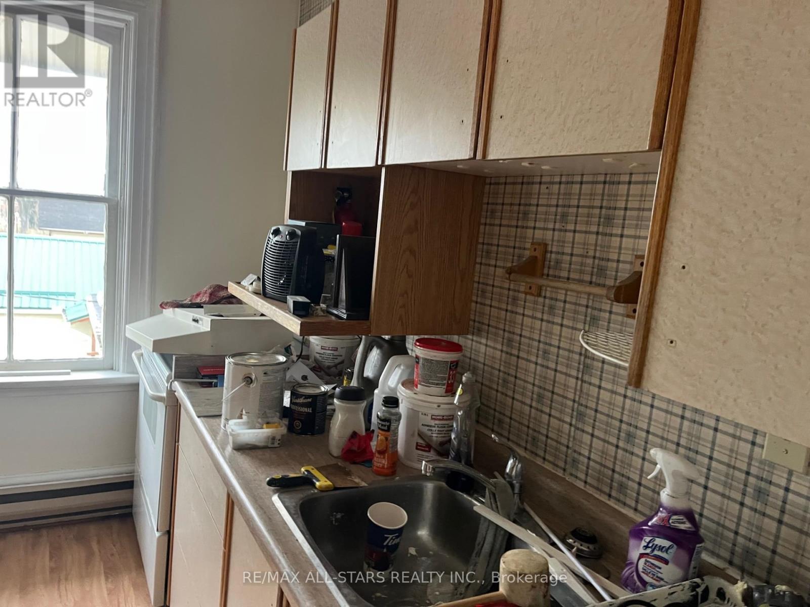 4 - 228 Kent Street W, Kawartha Lakes (Lindsay), Ontario  K9V 2Z2 - Photo 4 - X12572172