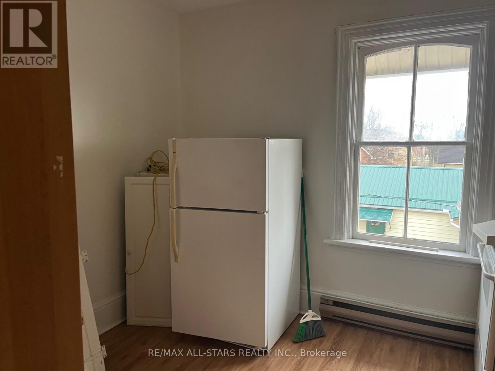 4 - 228 Kent Street W, Kawartha Lakes (Lindsay), Ontario  K9V 2Z2 - Photo 5 - X12572172