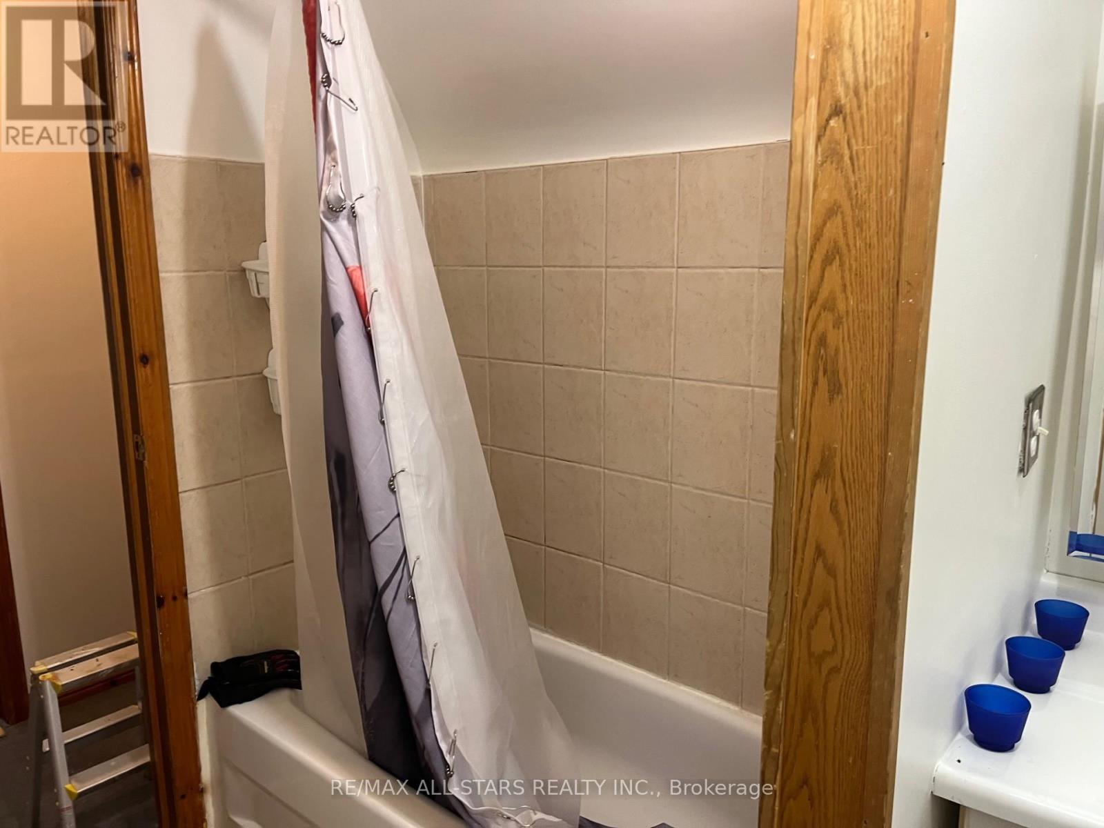 4 - 228 Kent Street W, Kawartha Lakes (Lindsay), Ontario  K9V 2Z2 - Photo 8 - X12572172