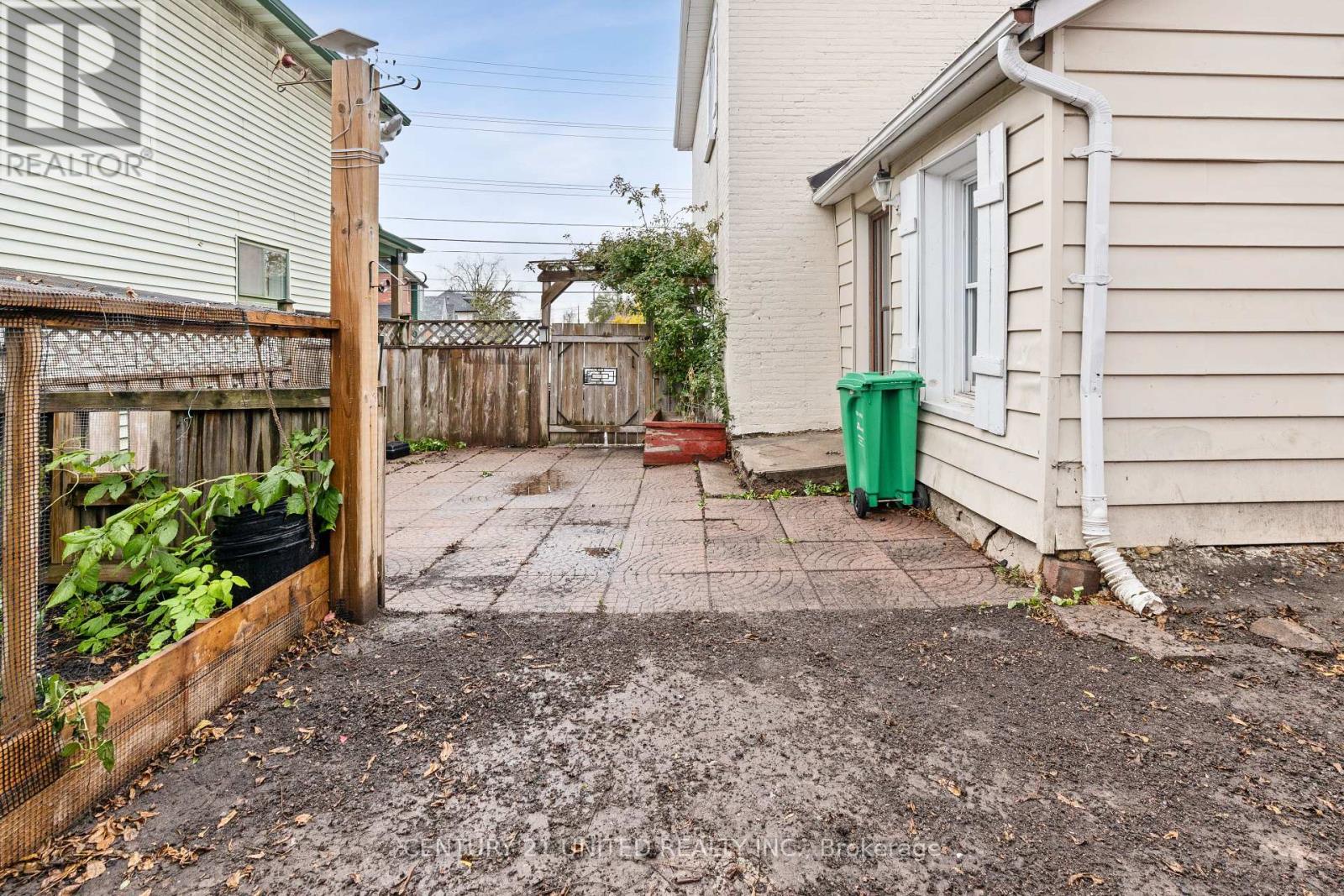 26 Park Street, Peterborough (Town Ward 3), Ontario  K9J 3V4 - Photo 37 - X12572542