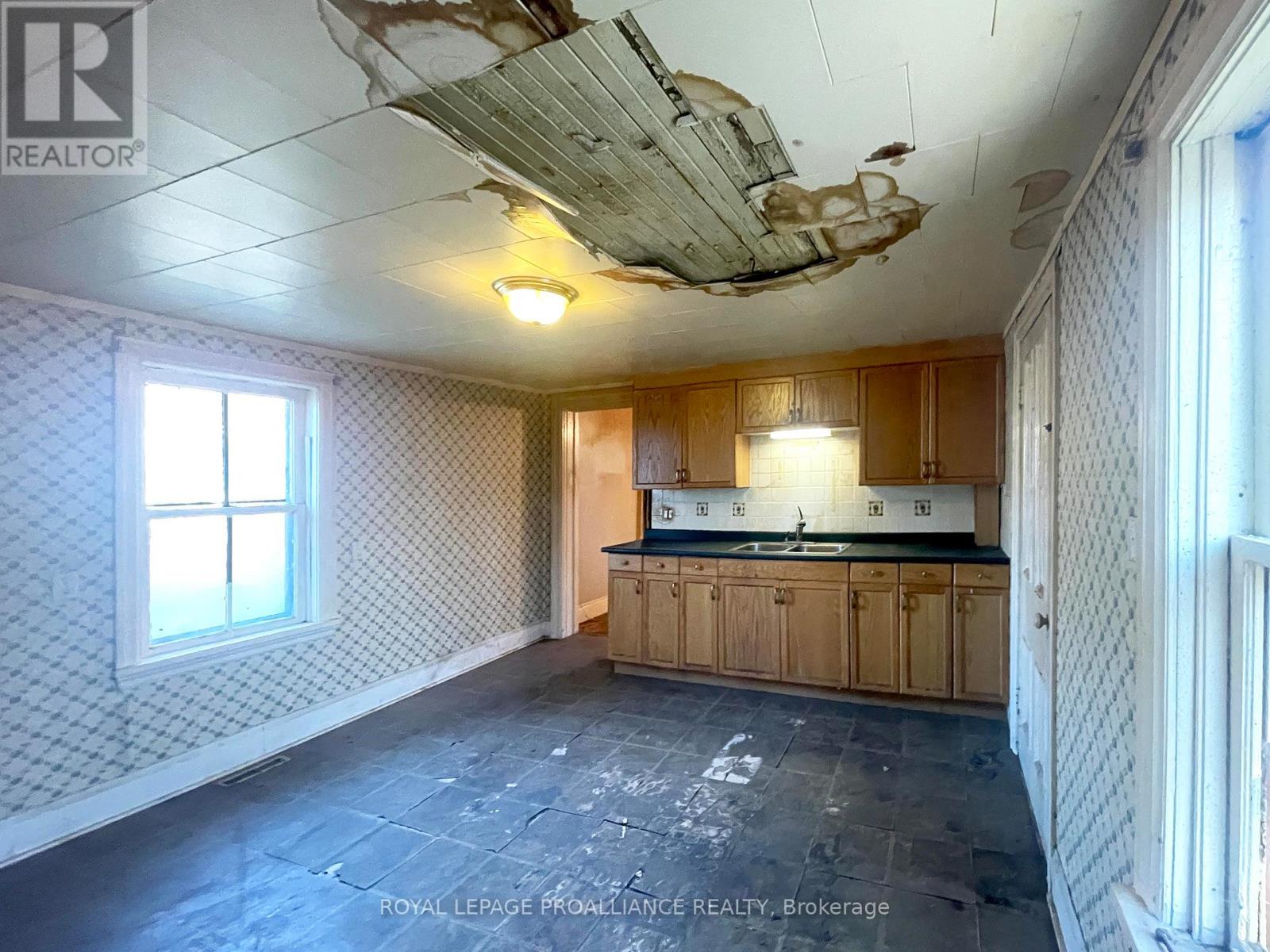 633 Rogers Street, Peterborough (Ashburnham Ward 4), Ontario  K9H 1X9 - Photo 12 - X12572474